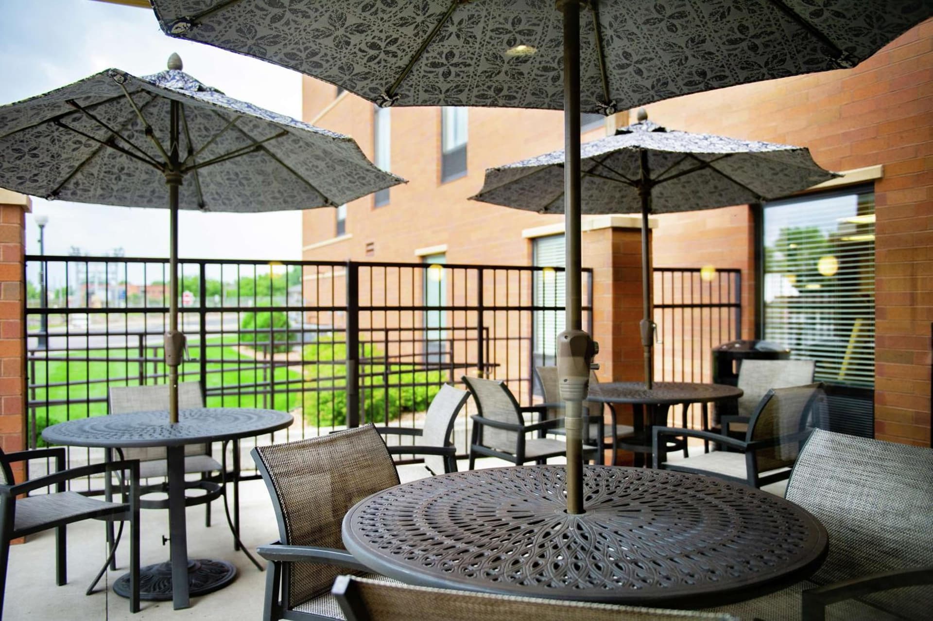 Hampton Inn and Suites La Crosse Downtown interior in La Crosse, WI — gallery photo 2