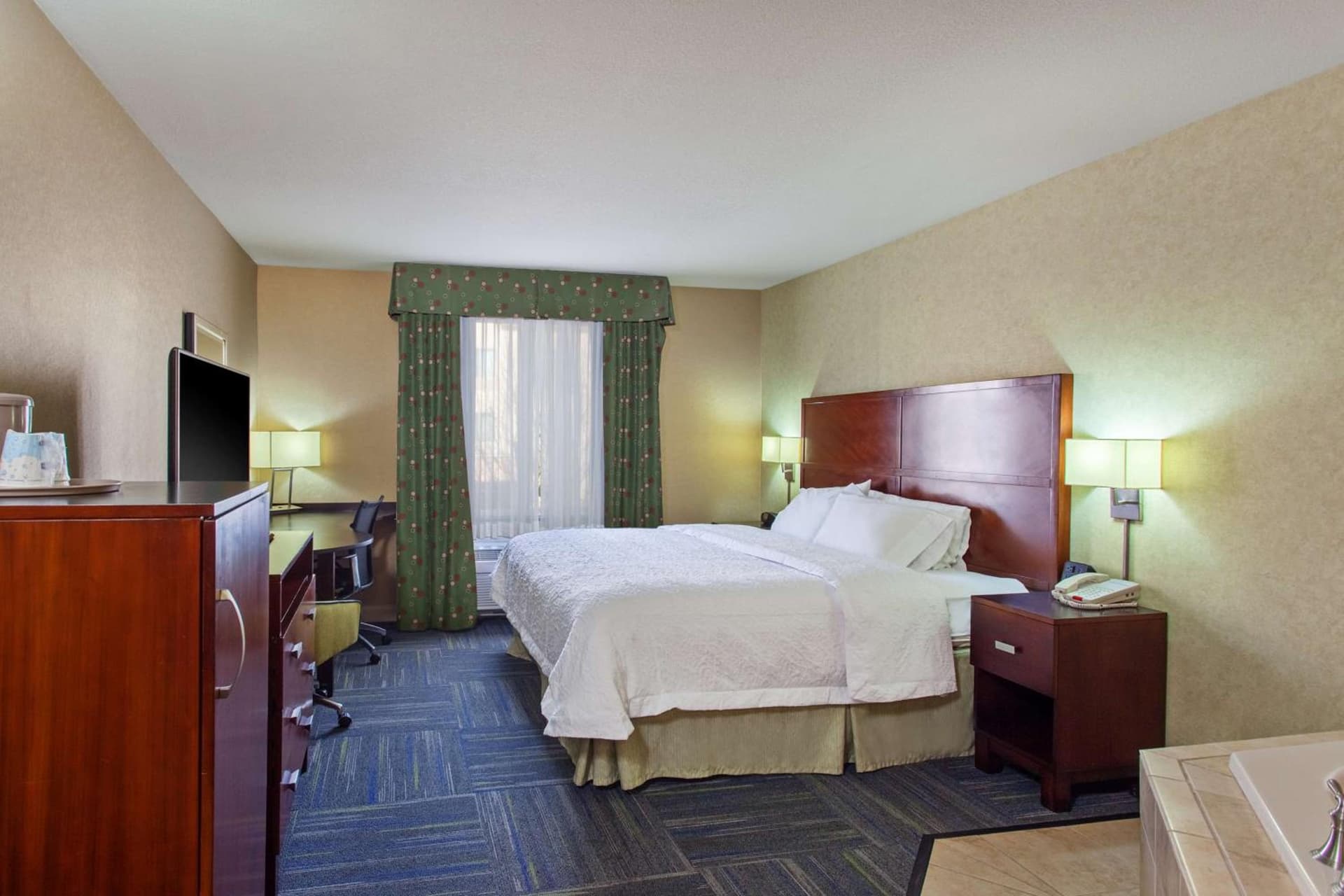 Hampton Inn and Suites Merced interior in Merced, CA — gallery photo 2
