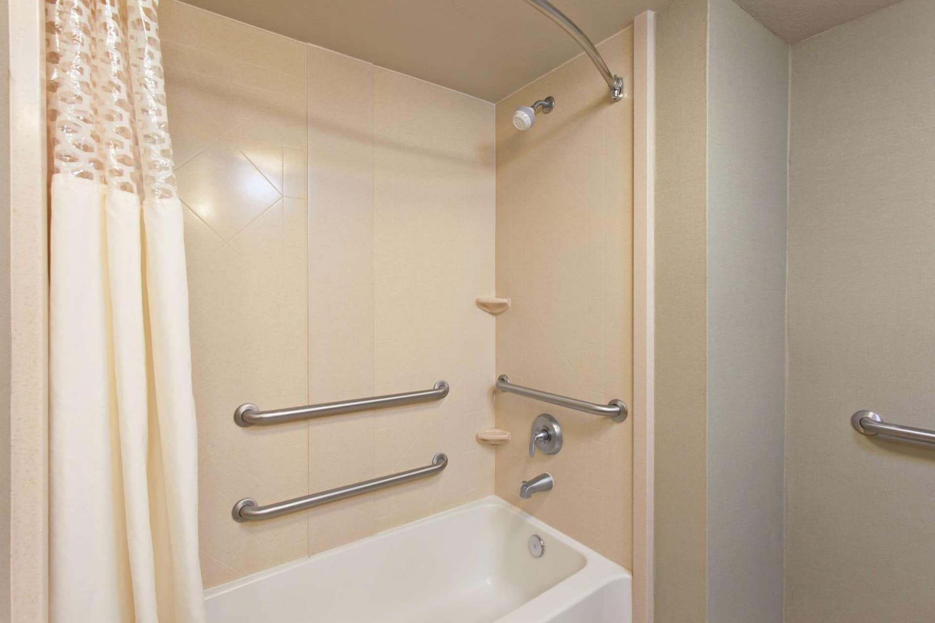 Hampton Inn and Suites Merced gallery photo in Merced, CA — image 6