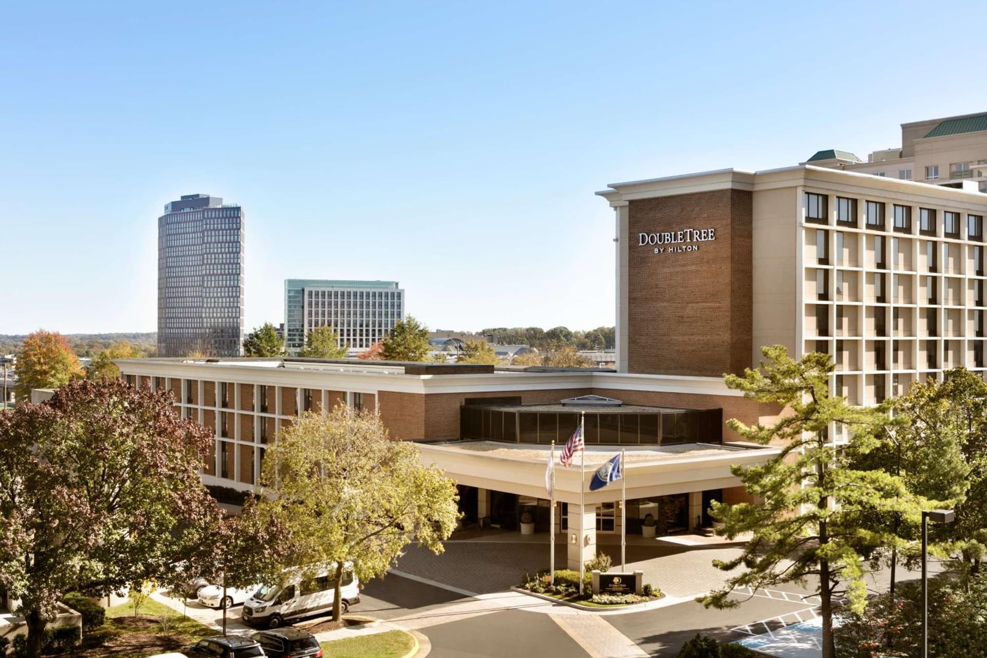 DoubleTree by Hilton McLean Tysons featured exterior or lobby in Tysons Corner, VA — similar hotel