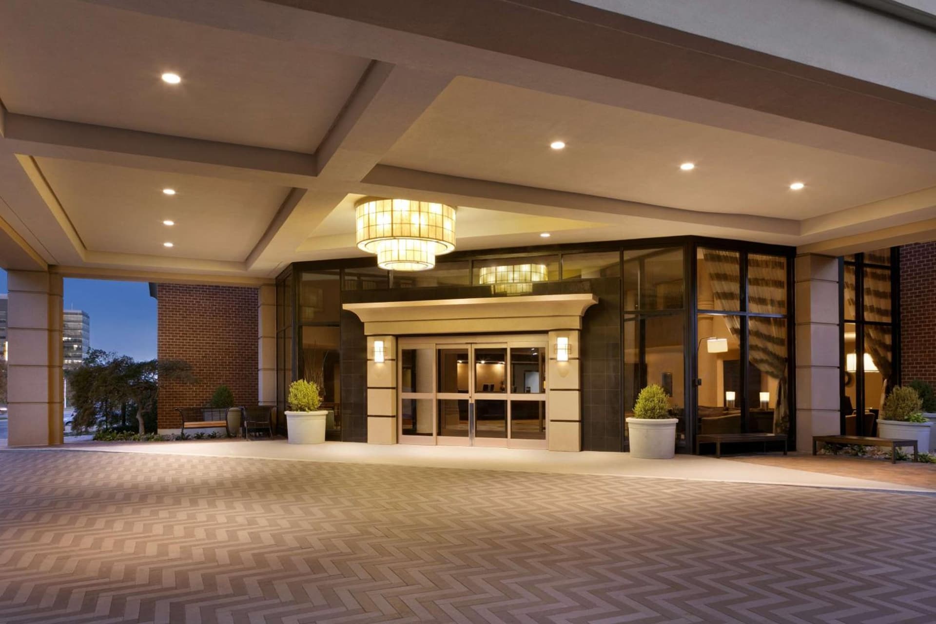 DoubleTree by Hilton McLean Tysons interior in Tysons Corner, VA — gallery photo 2