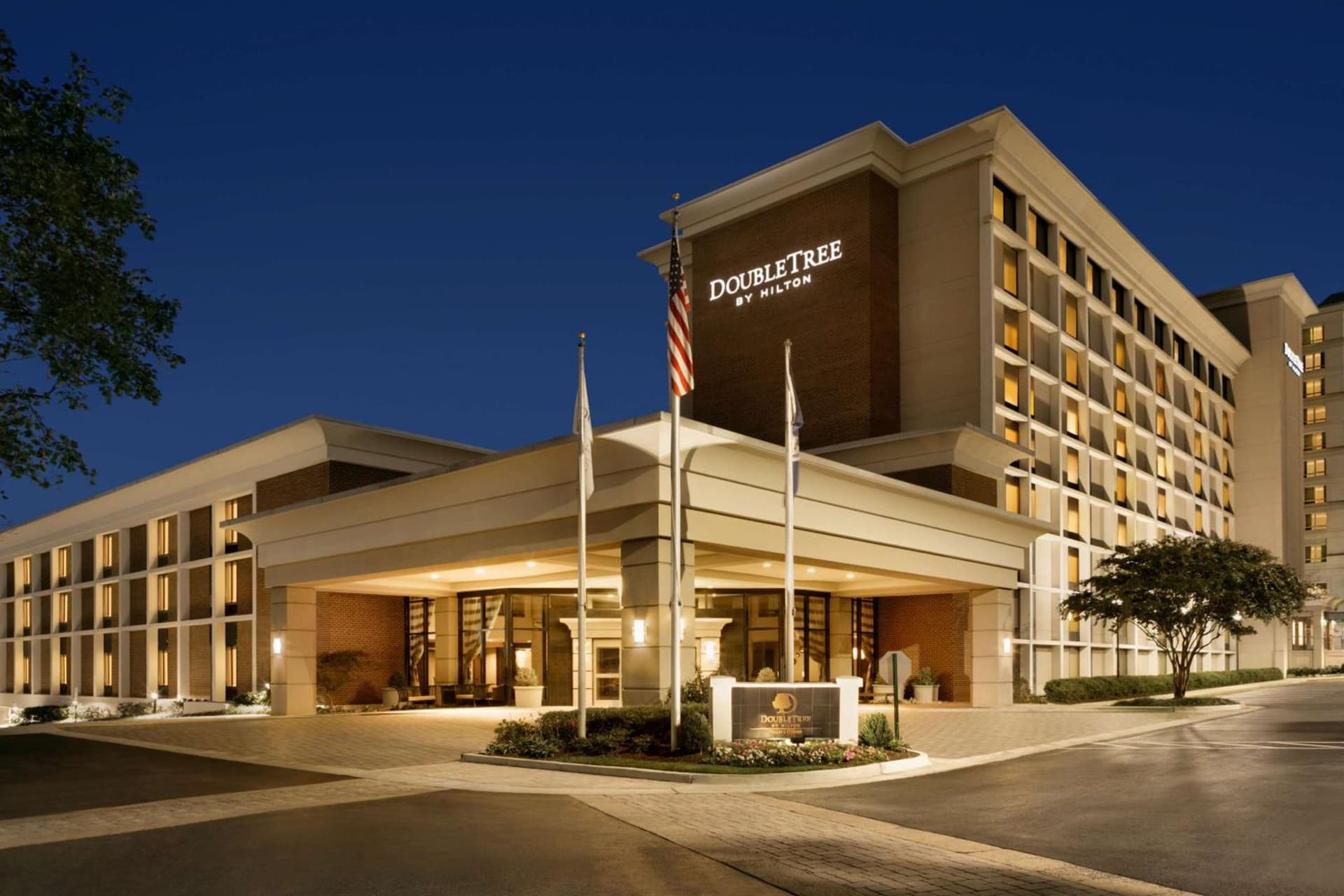DoubleTree by Hilton McLean Tysons property views in Tysons Corner, VA — gallery photo 3