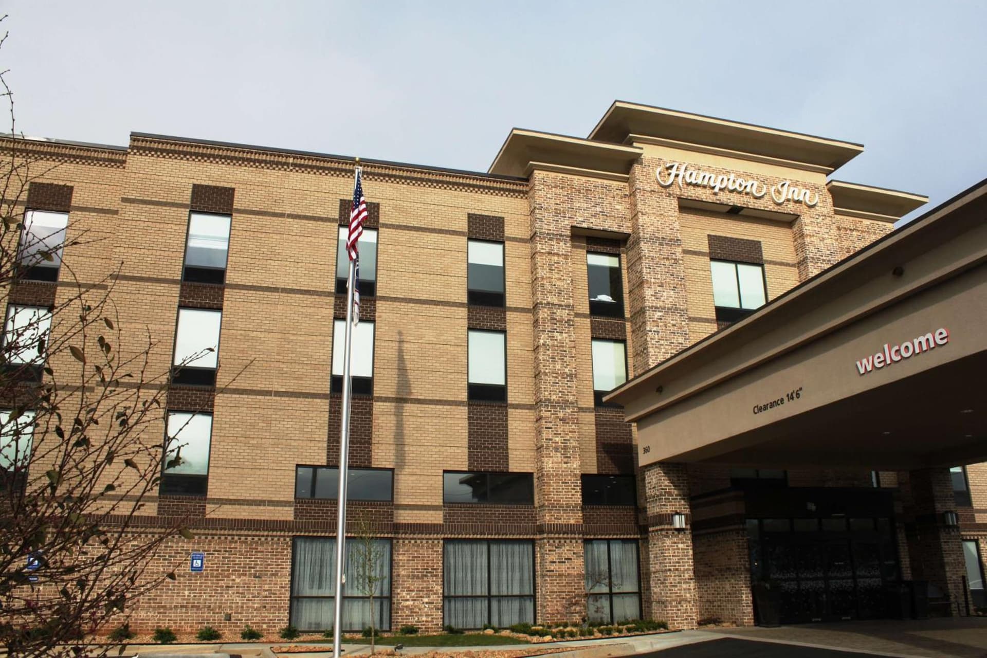 Hampton Inn Forsyth interior in Forsyth, GA — gallery photo 2