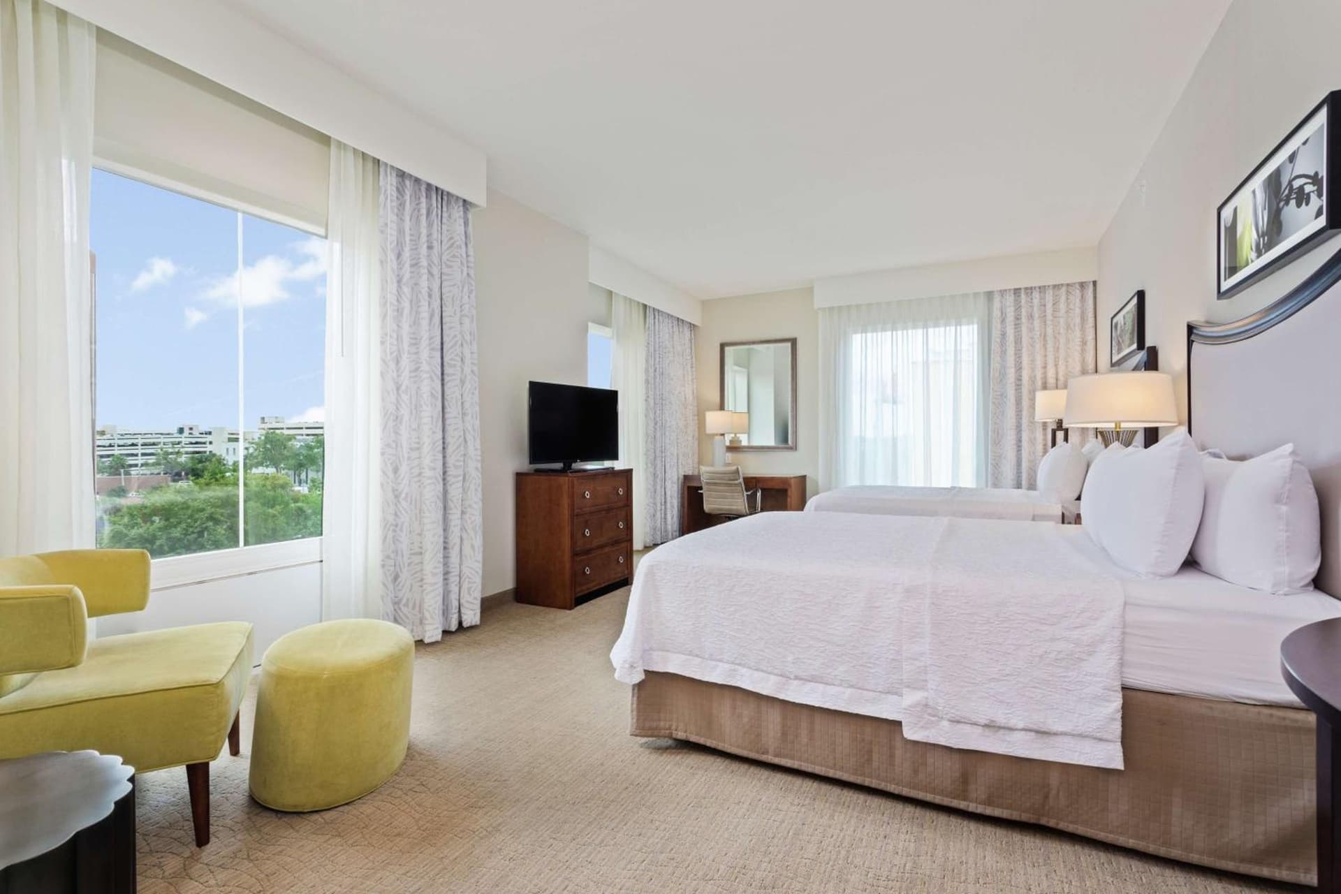 Hampton Inn & Suites Orlando/Downtown South - Medical Center interior in Orlando, FL — gallery photo 2
