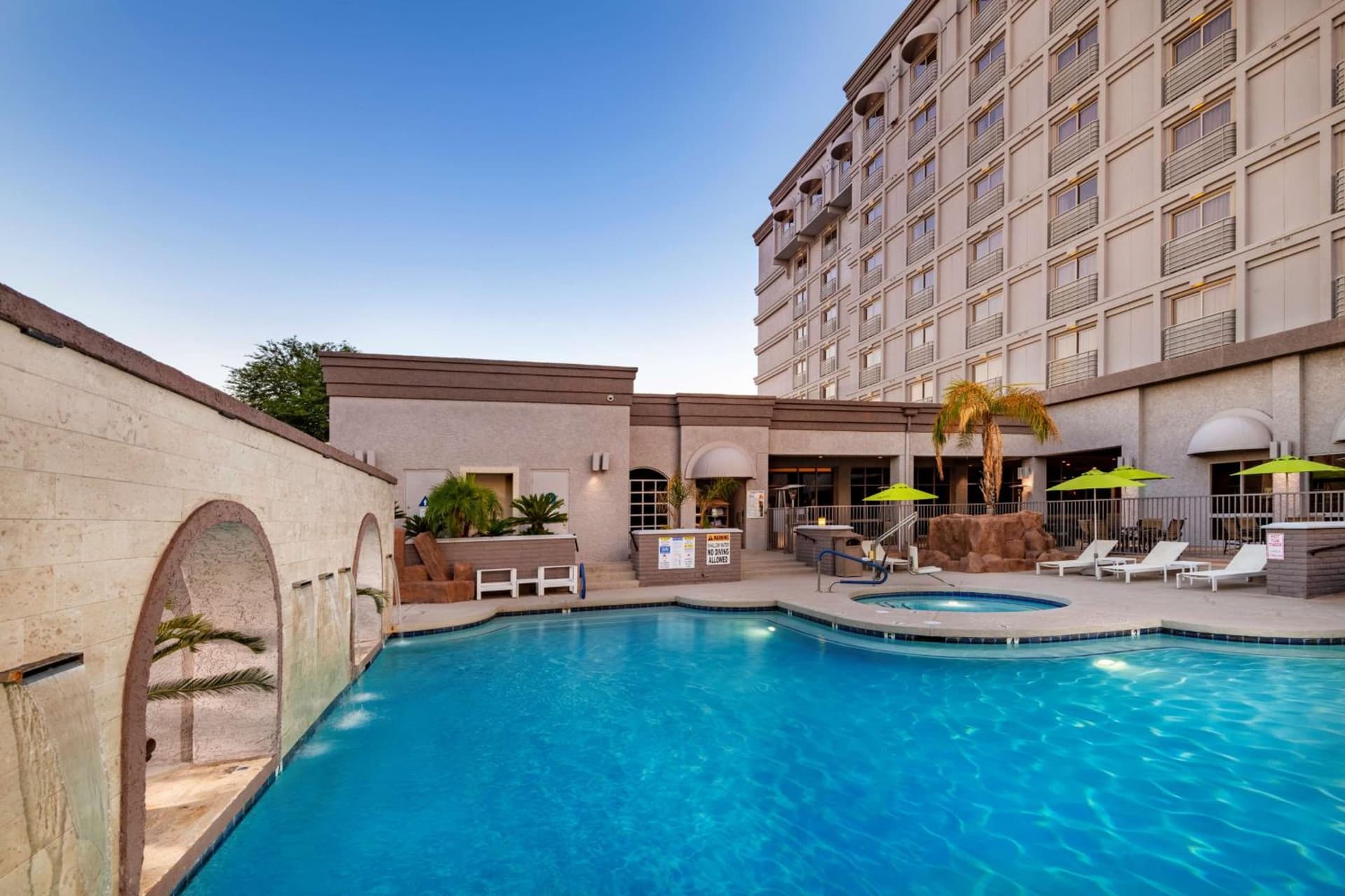 Doubletree by Hilton Phoenix Mesa interior in Mesa, AZ — gallery photo 2