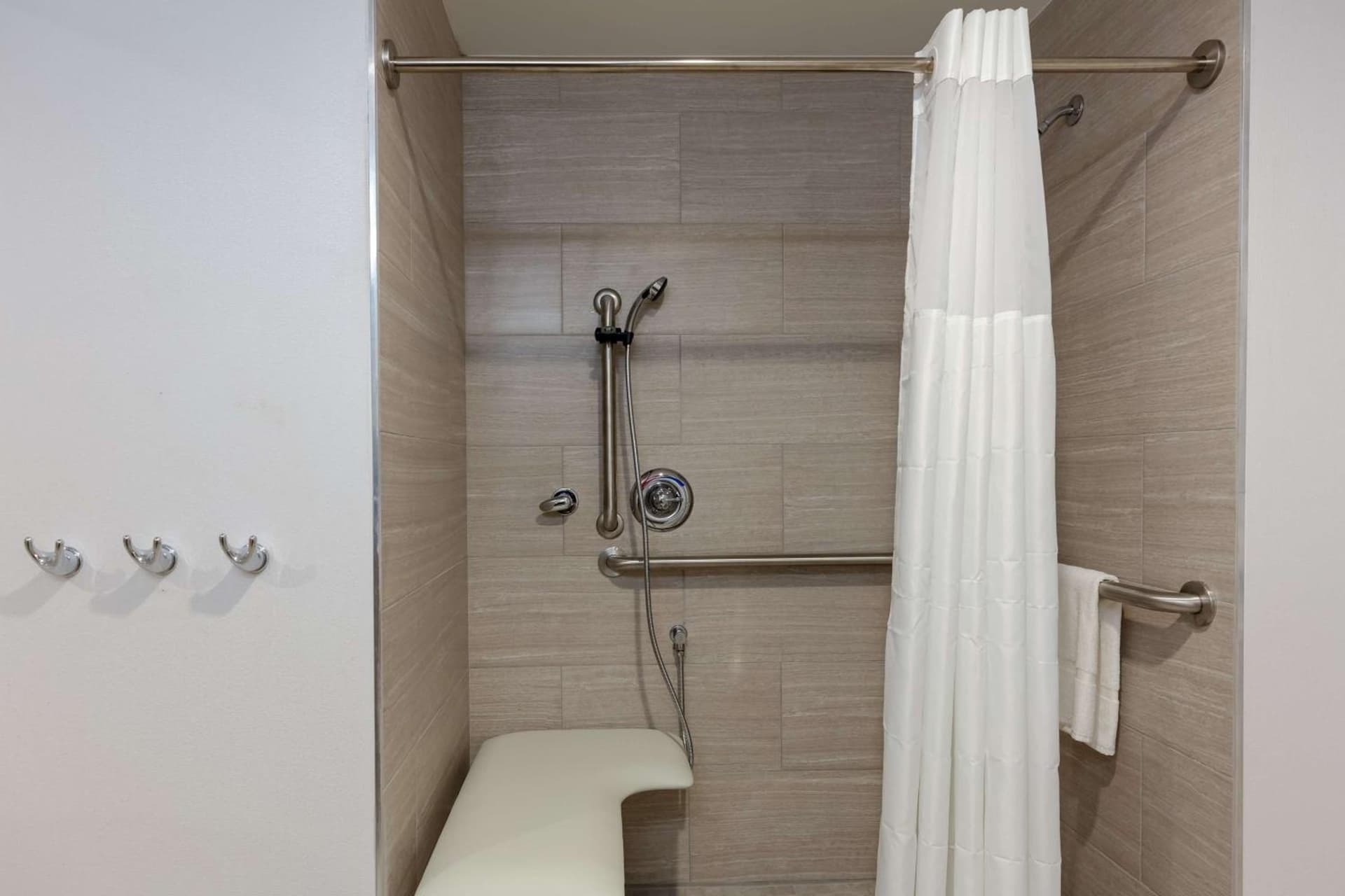 Hampton Inn Wetumpka gallery photo in Wetumpka, AL — image 6