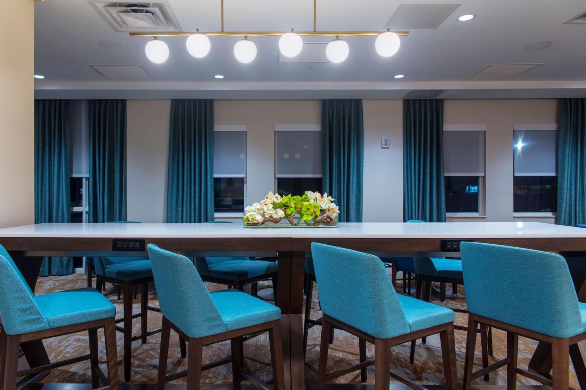 Hampton Inn & Suites Miami Airport South/Blue Lagoon interior in Miami, FL — gallery photo 2