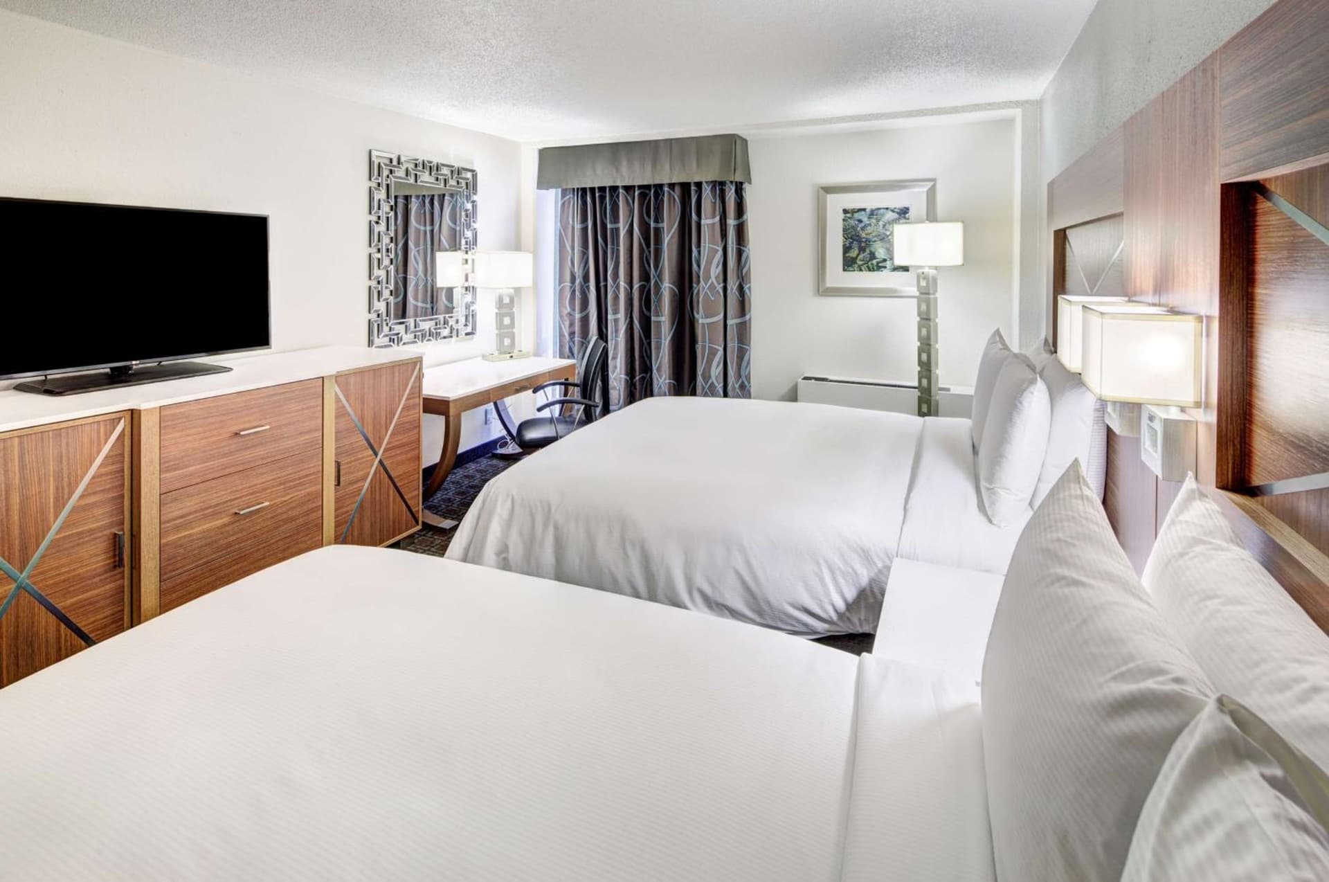 DoubleTree by Hilton Milwaukee Downtown gallery photo in Milwaukee, WI — image 4