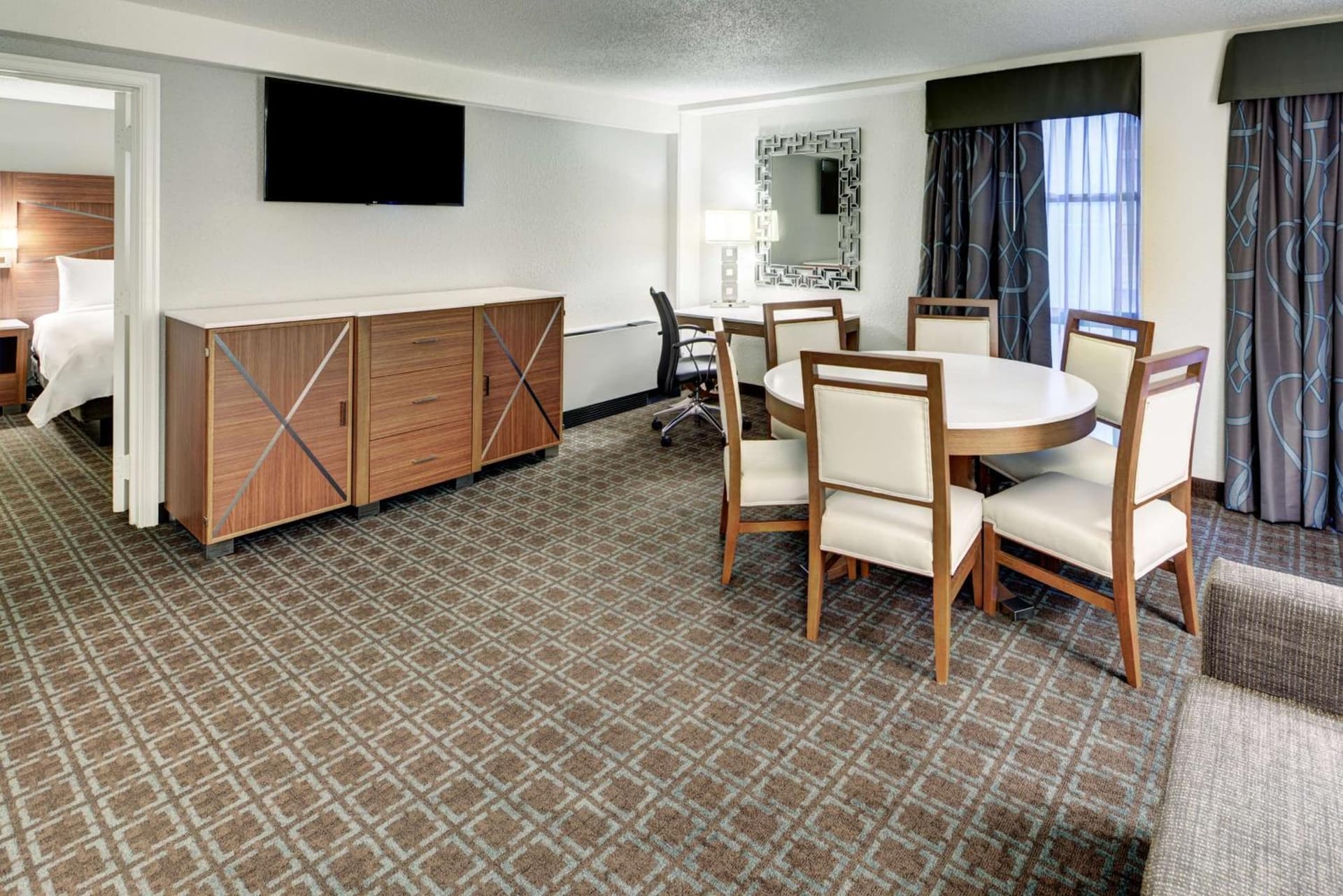 DoubleTree by Hilton Milwaukee Downtown gallery photo in Milwaukee, WI — image 24