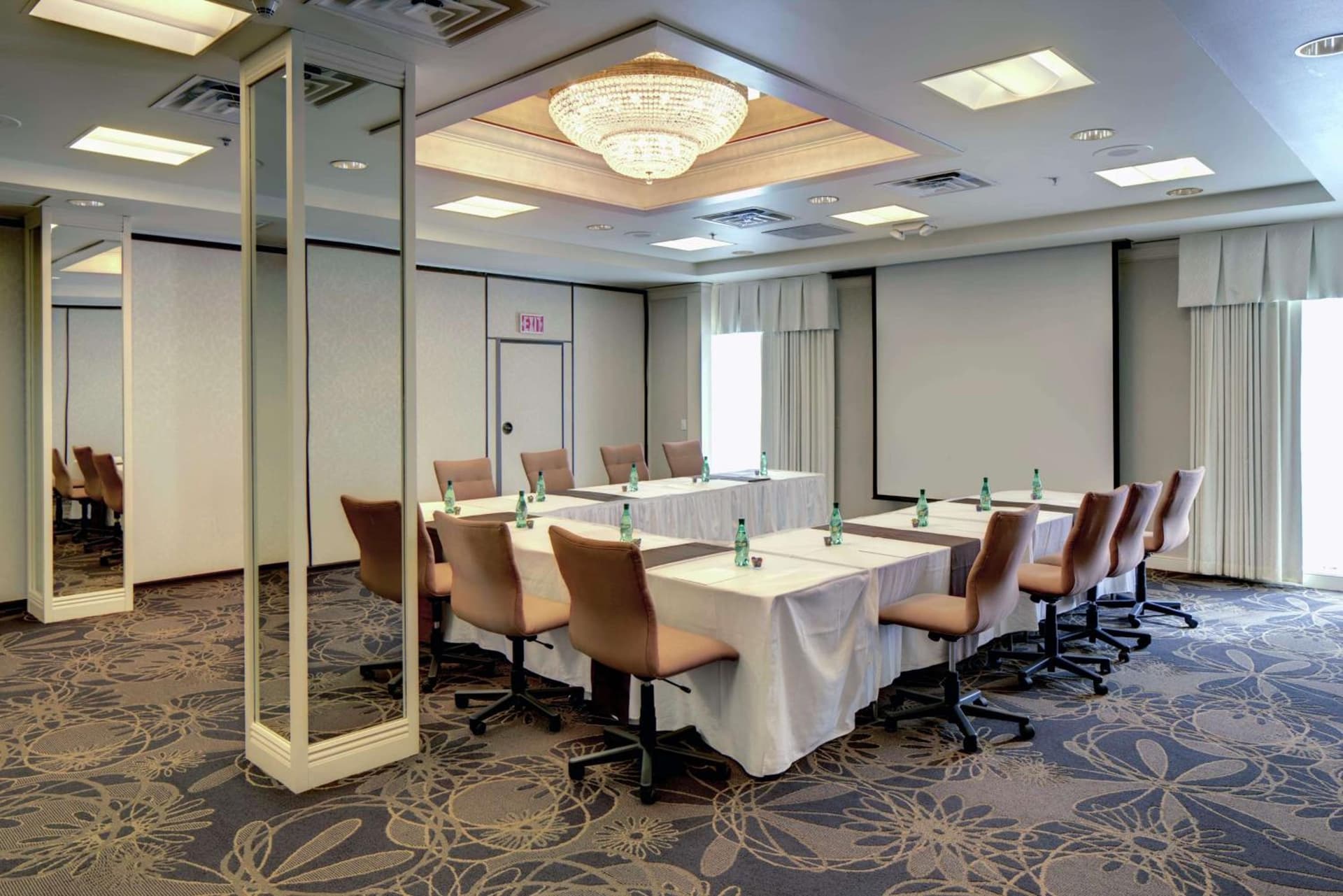 DoubleTree by Hilton Milwaukee Downtown gallery photo in Milwaukee, WI — image 34