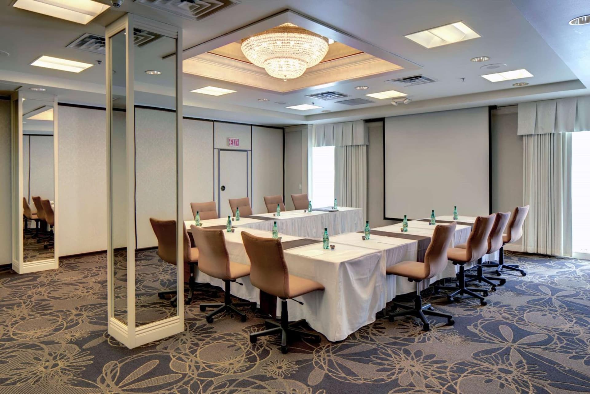DoubleTree by Hilton Milwaukee Downtown gallery photo in Milwaukee, WI — image 35
