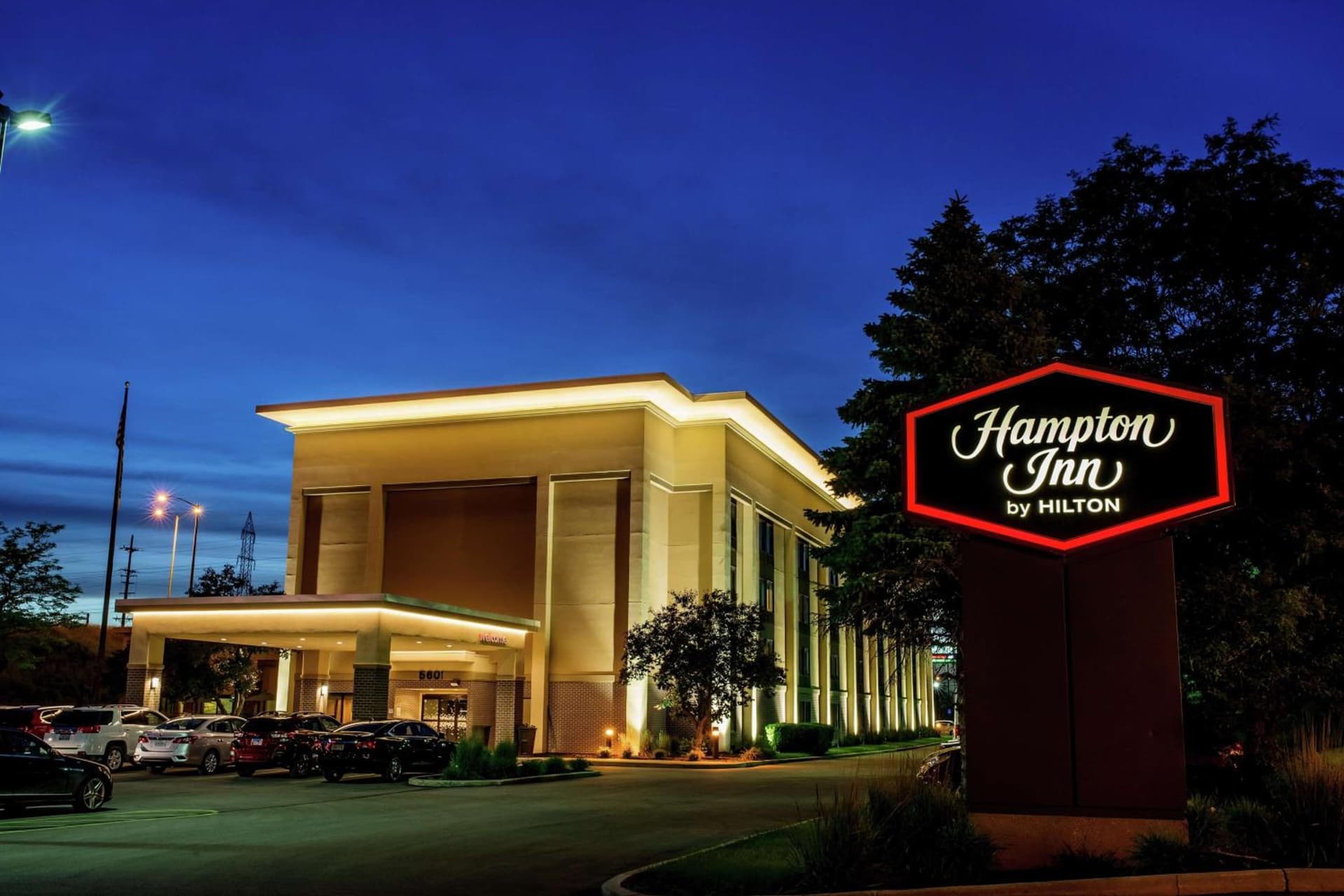 Hampton Inn Milwaukee Northwest interior in Milwaukee, WI — gallery photo 2
