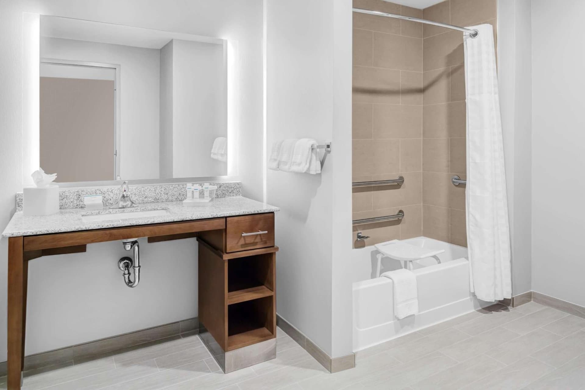 Homewood Suites By Hilton Wauwatosa Milwaukee gallery photo in Wauwatosa, WI — image 6