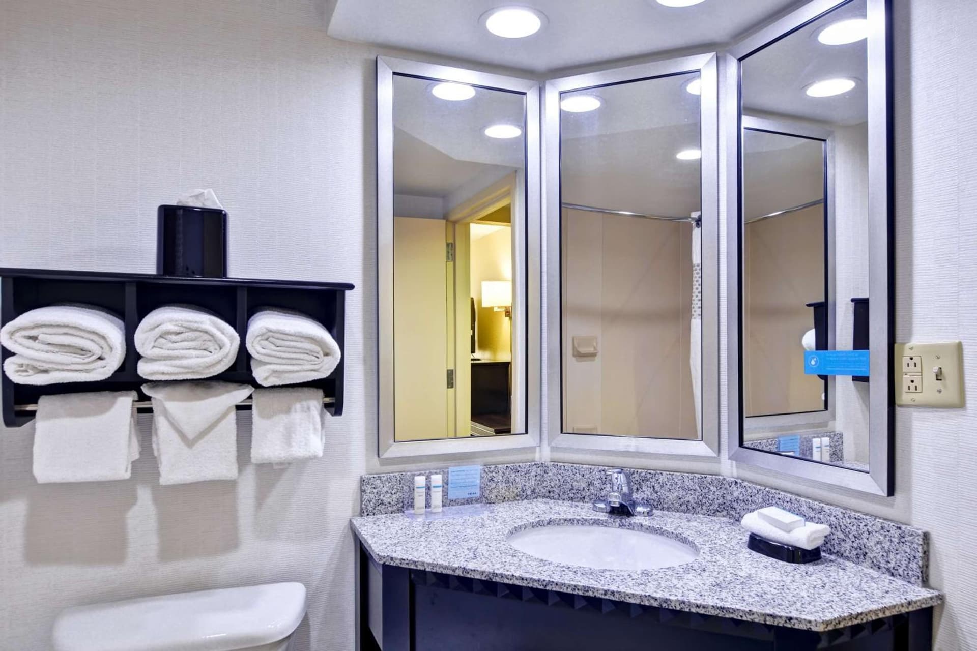 Hampton Inn Mobile/East Bay interior in Daphne, AL — gallery photo 2