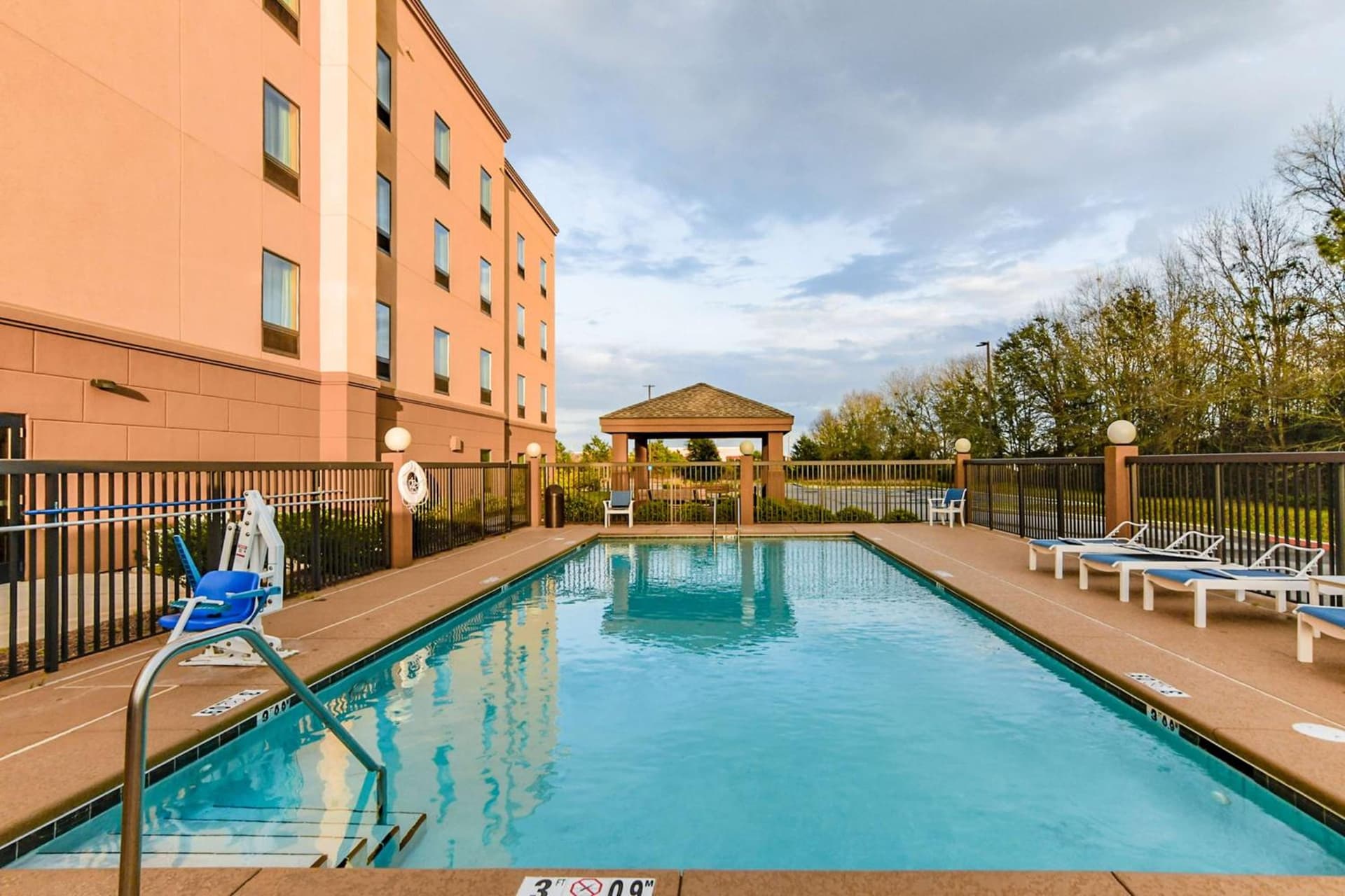 Hampton Inn Foley interior in Foley, AL — gallery photo 2