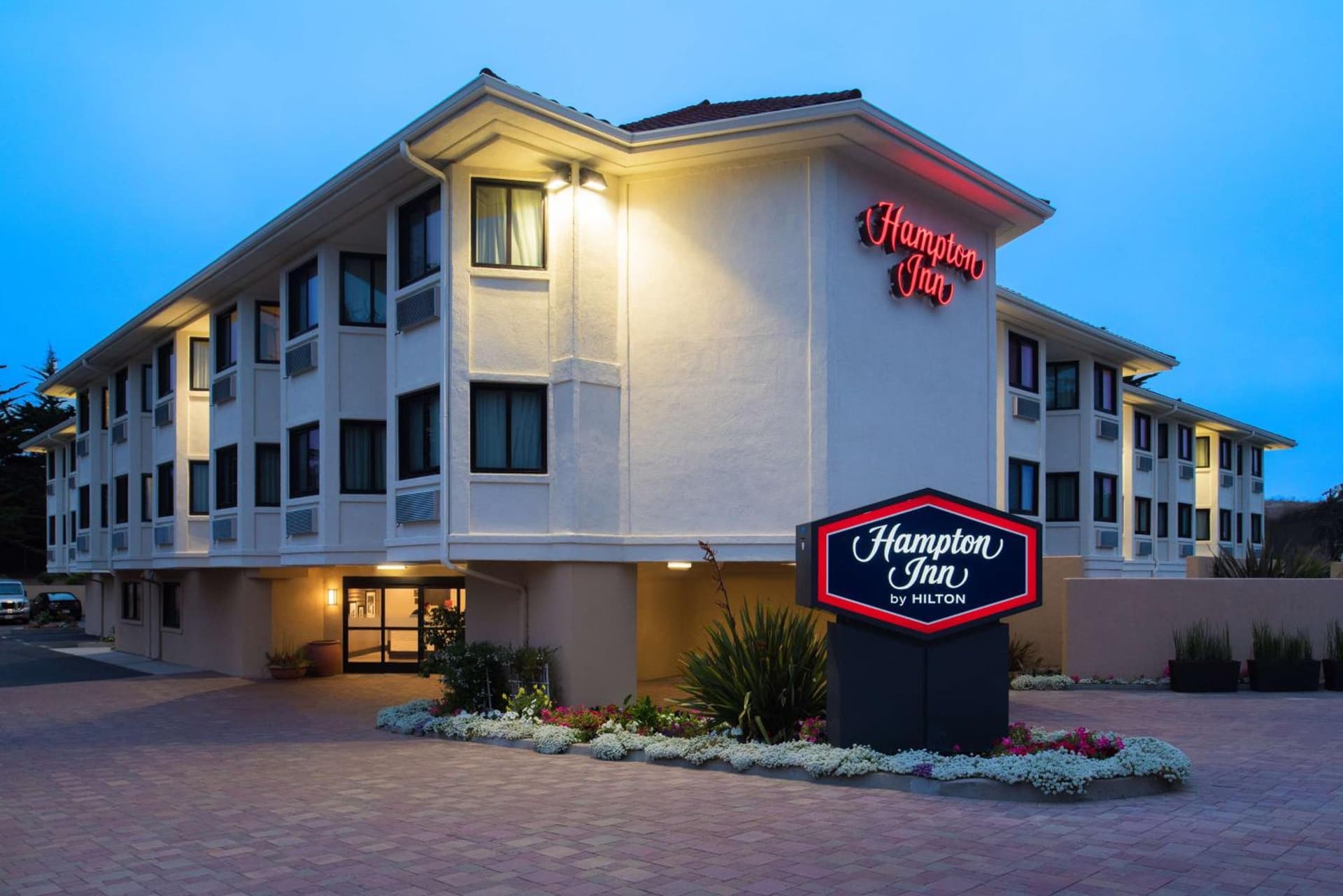 Hampton Inn Monterey interior in Monterey, CA — gallery photo 2