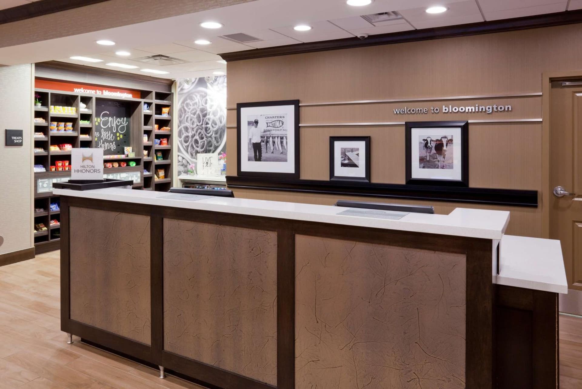 Hampton Inn Minneapolis Bloomington West interior in Bloomington, MN — gallery photo 2