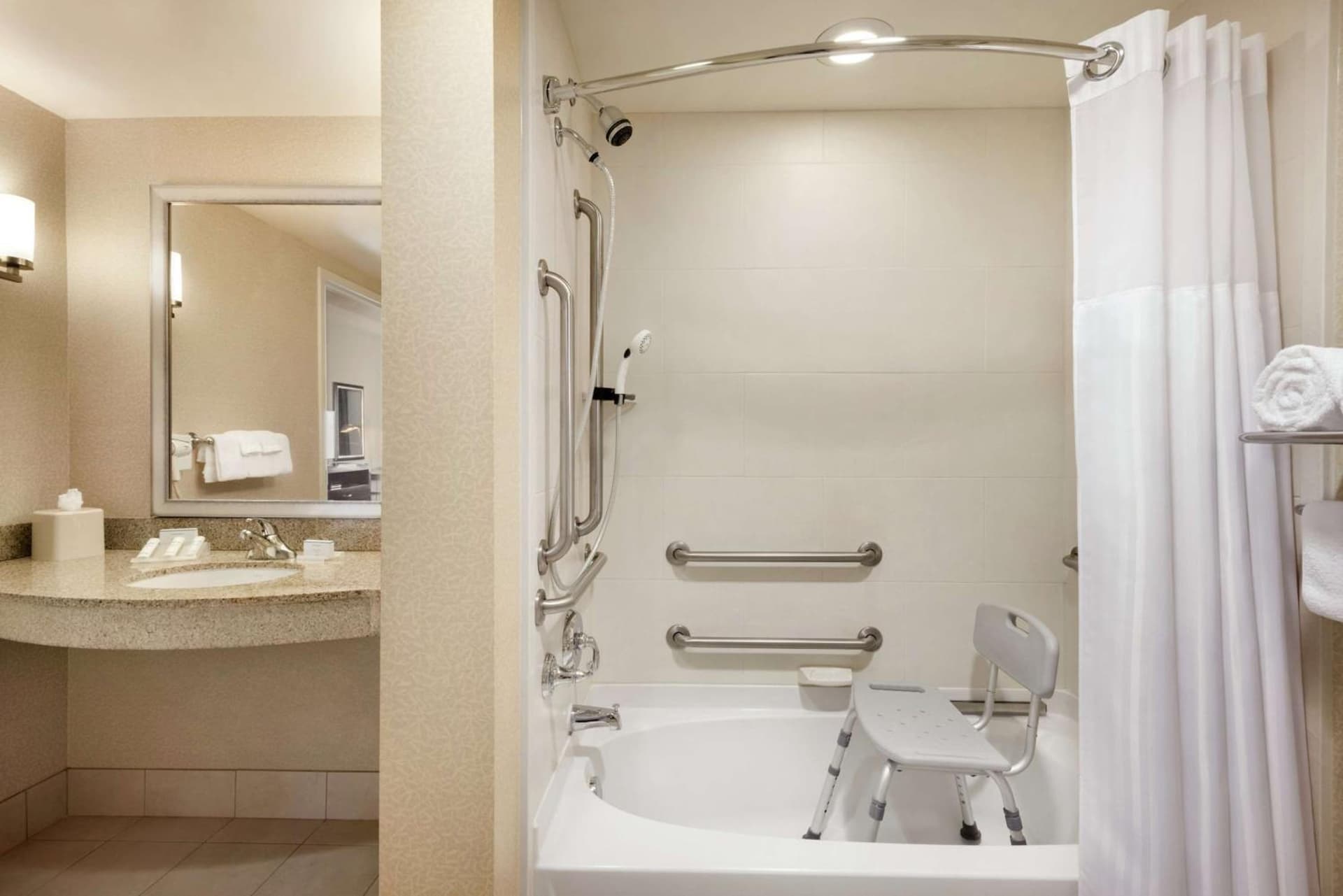 Hilton Garden Inn Minneapolis Downtown gallery photo in Minneapolis, MN — image 10