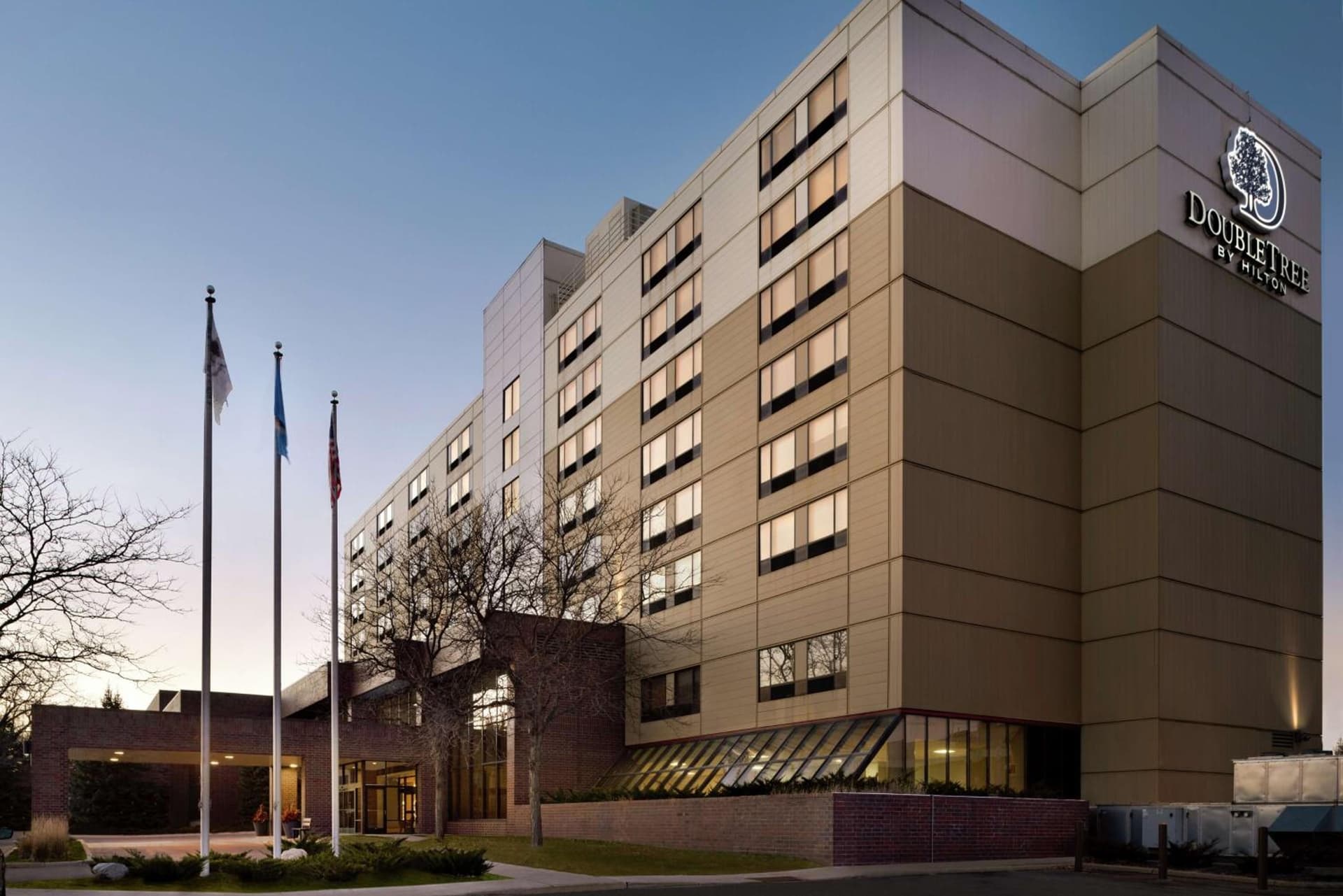 DoubleTree by Hilton St. Paul, MN featured exterior or lobby in Saint Paul, MN — similar hotel