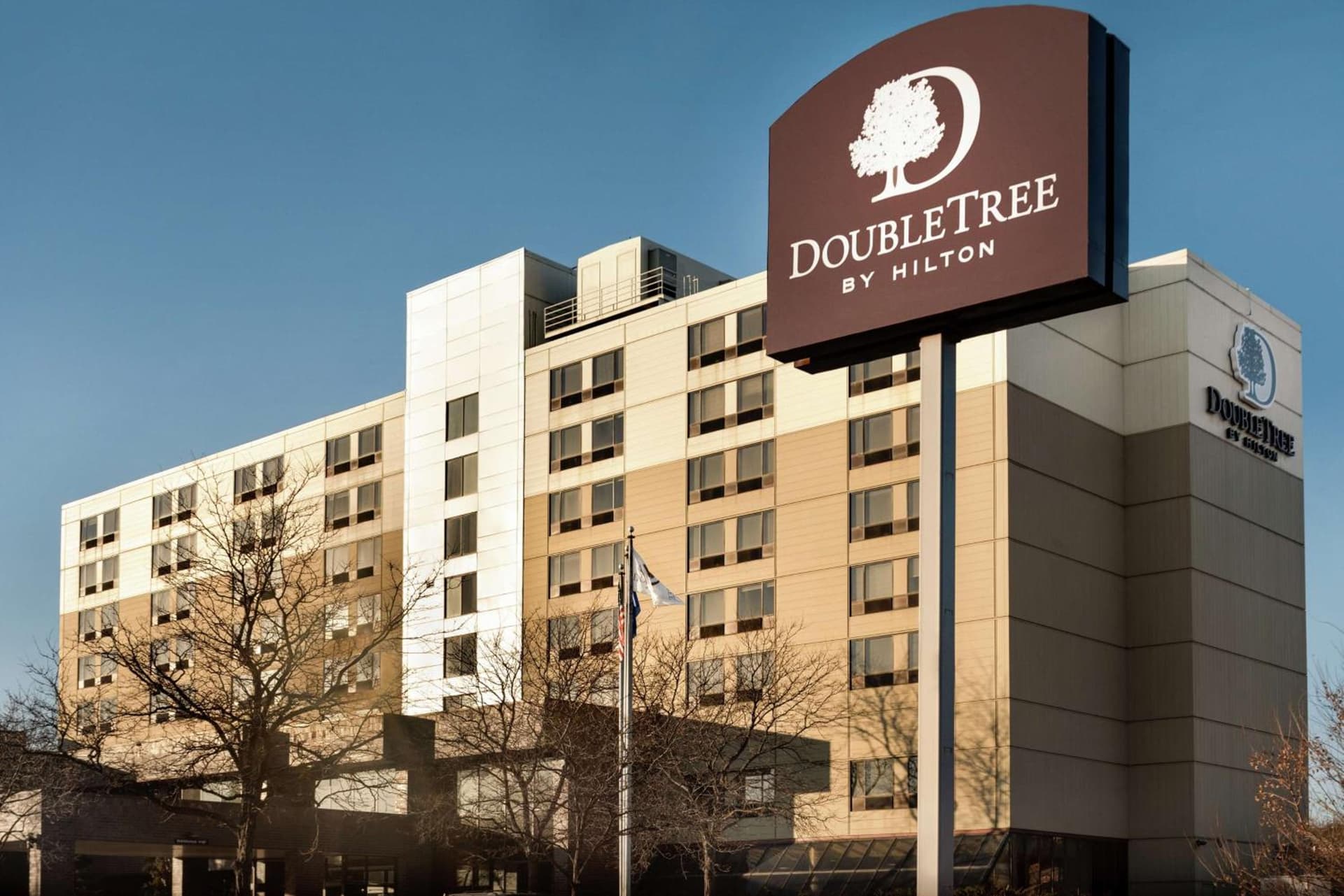 DoubleTree by Hilton St. Paul, MN interior in Saint Paul, MN — gallery photo 2