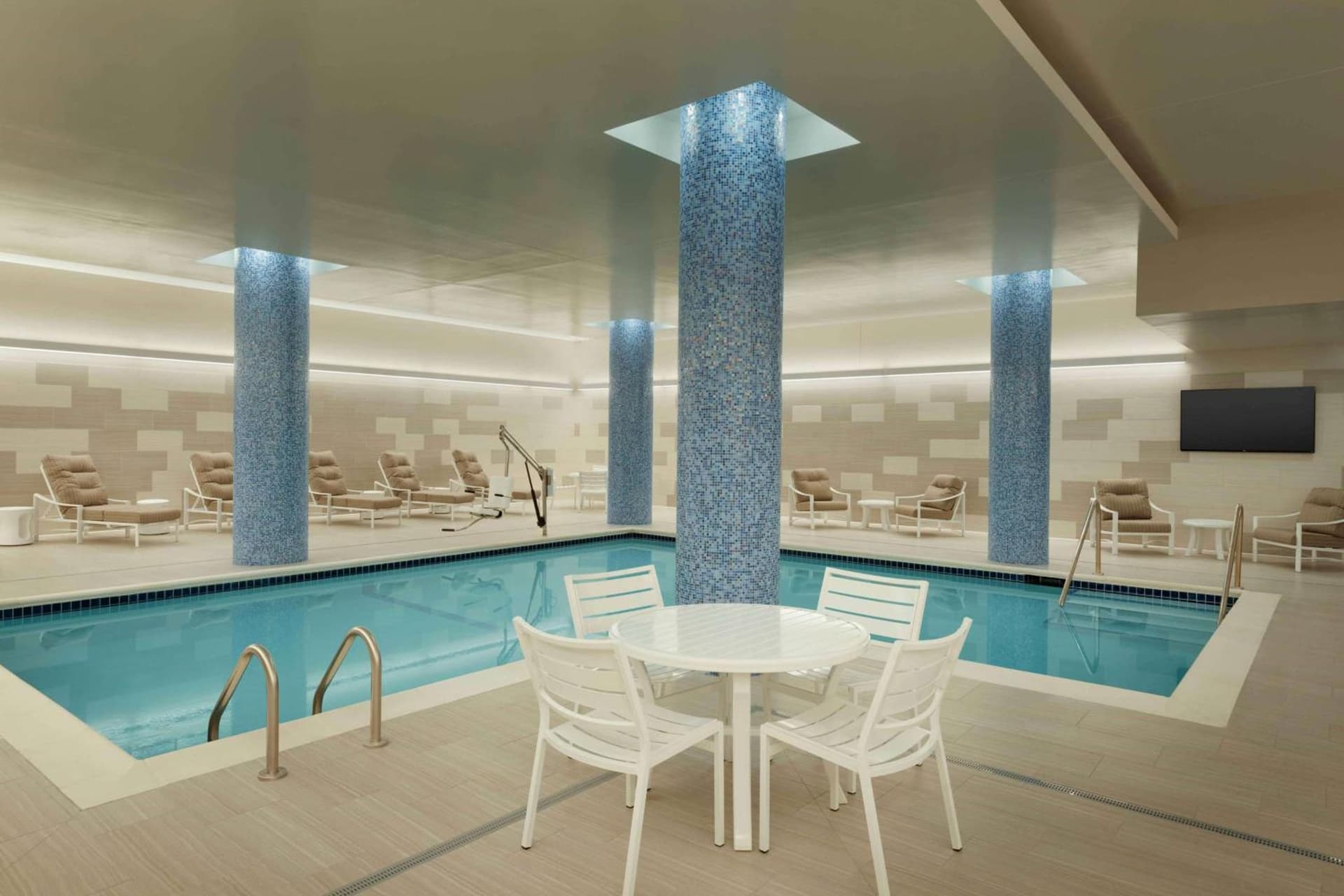 Embassy Suites By Hilton Minneapolis Downtown Hotel gallery photo in Minneapolis, MN — image 36