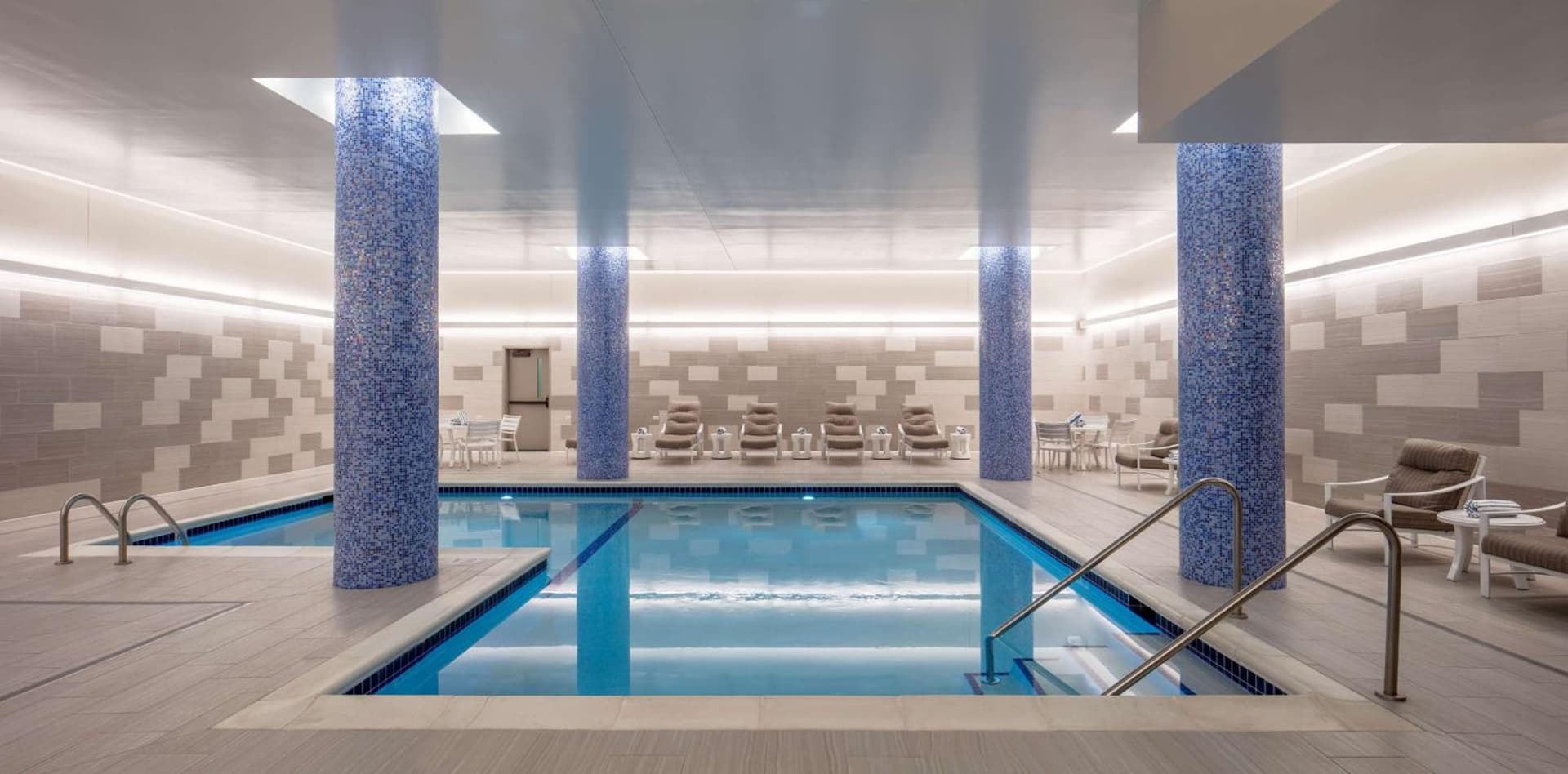 Embassy Suites By Hilton Minneapolis Downtown Hotel gallery photo in Minneapolis, MN — image 28