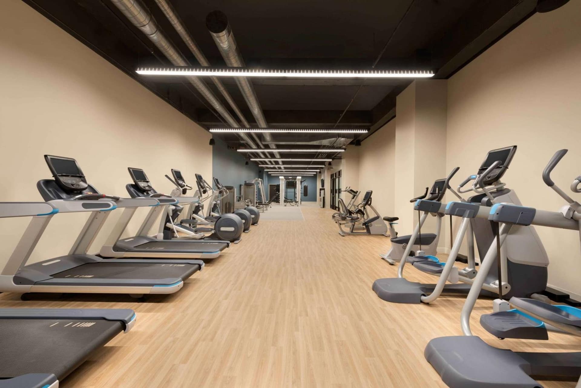 Embassy Suites By Hilton Minneapolis Downtown Hotel gallery photo in Minneapolis, MN — image 4