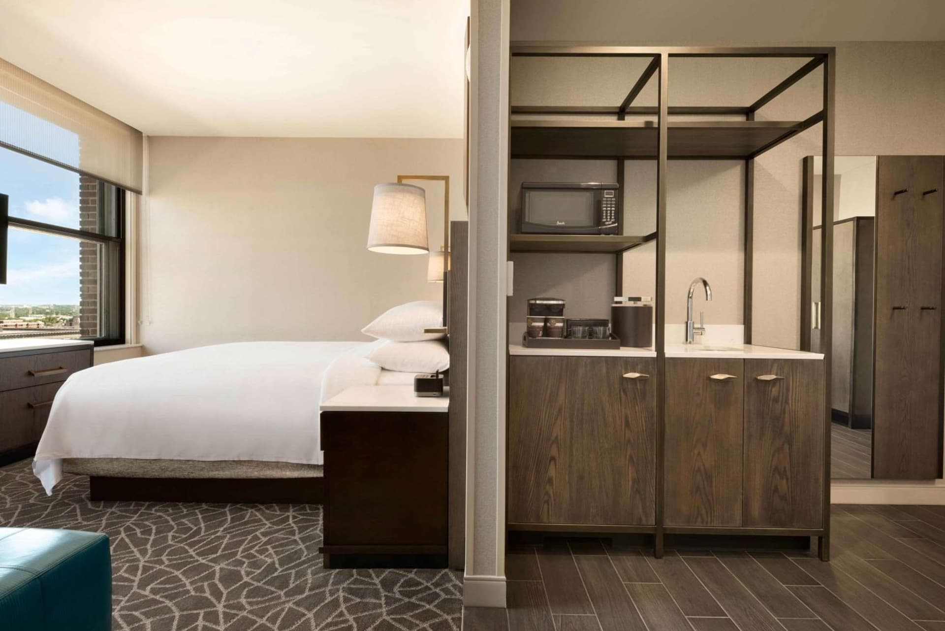 Embassy Suites By Hilton Minneapolis Downtown Hotel gallery photo in Minneapolis, MN — image 17