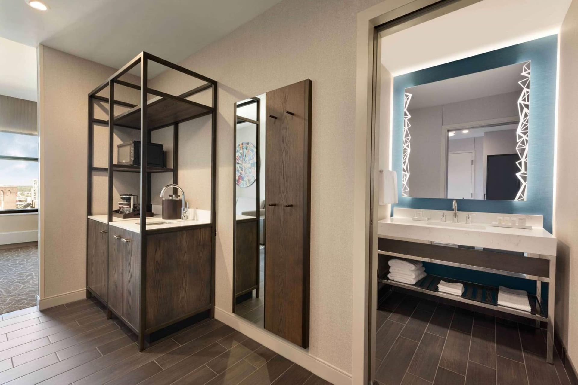 Embassy Suites By Hilton Minneapolis Downtown Hotel gallery photo in Minneapolis, MN — image 46