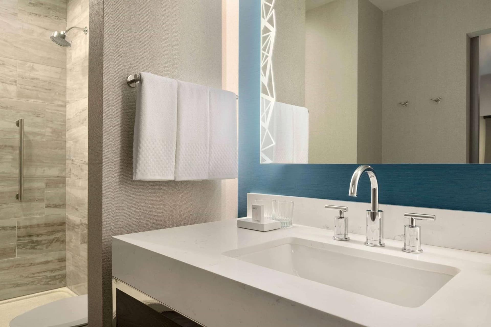 Embassy Suites By Hilton Minneapolis Downtown Hotel gallery photo in Minneapolis, MN — image 41