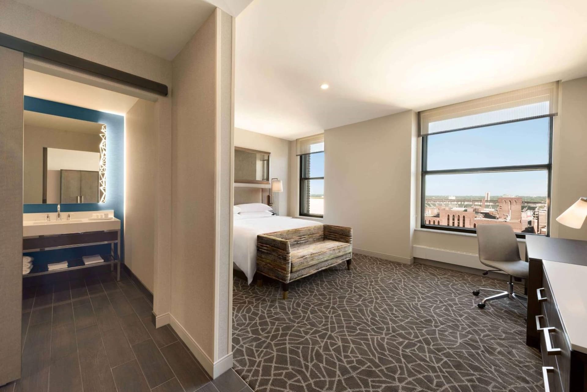 Embassy Suites By Hilton Minneapolis Downtown Hotel gallery photo in Minneapolis, MN — image 35