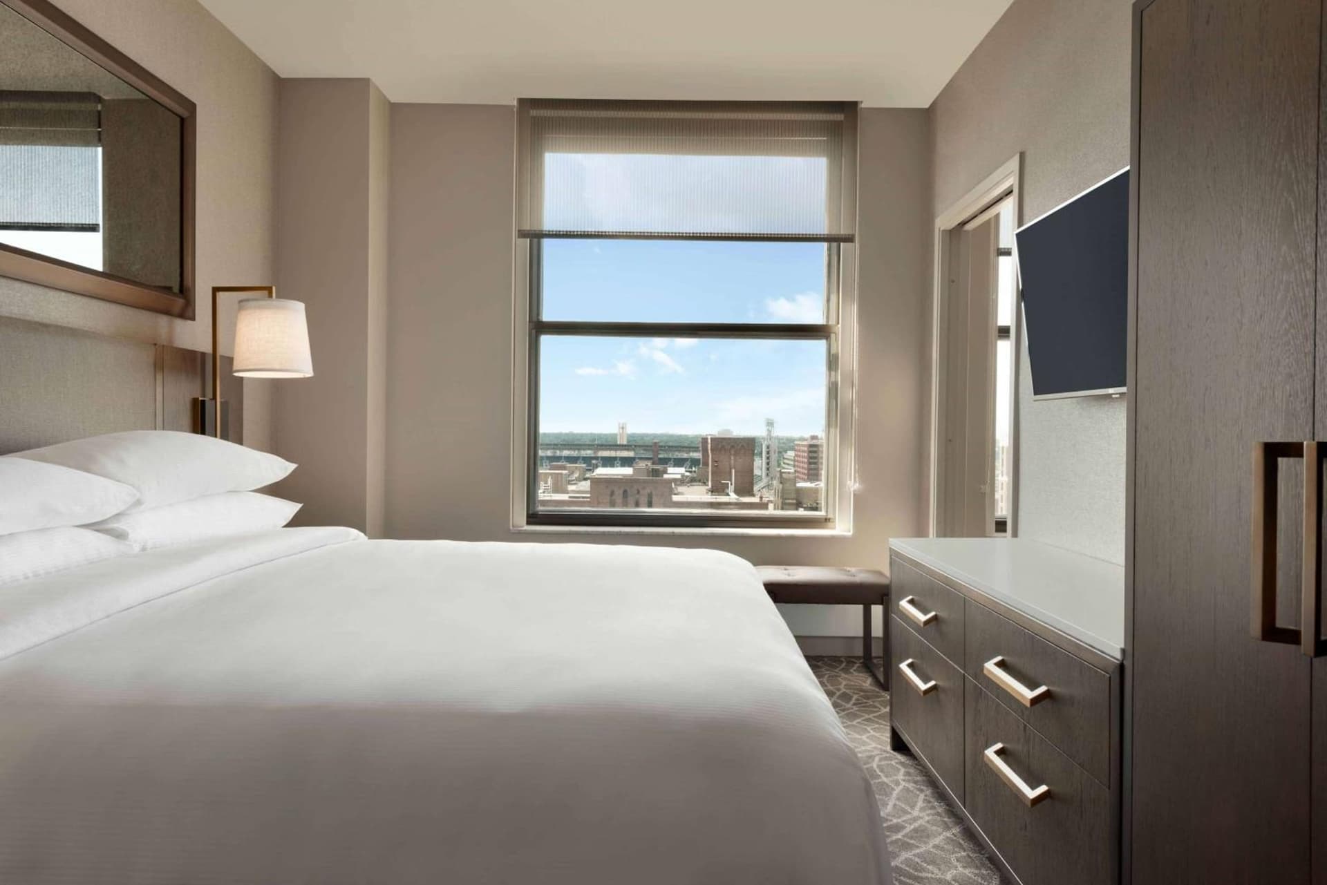Embassy Suites By Hilton Minneapolis Downtown Hotel gallery photo in Minneapolis, MN — image 19