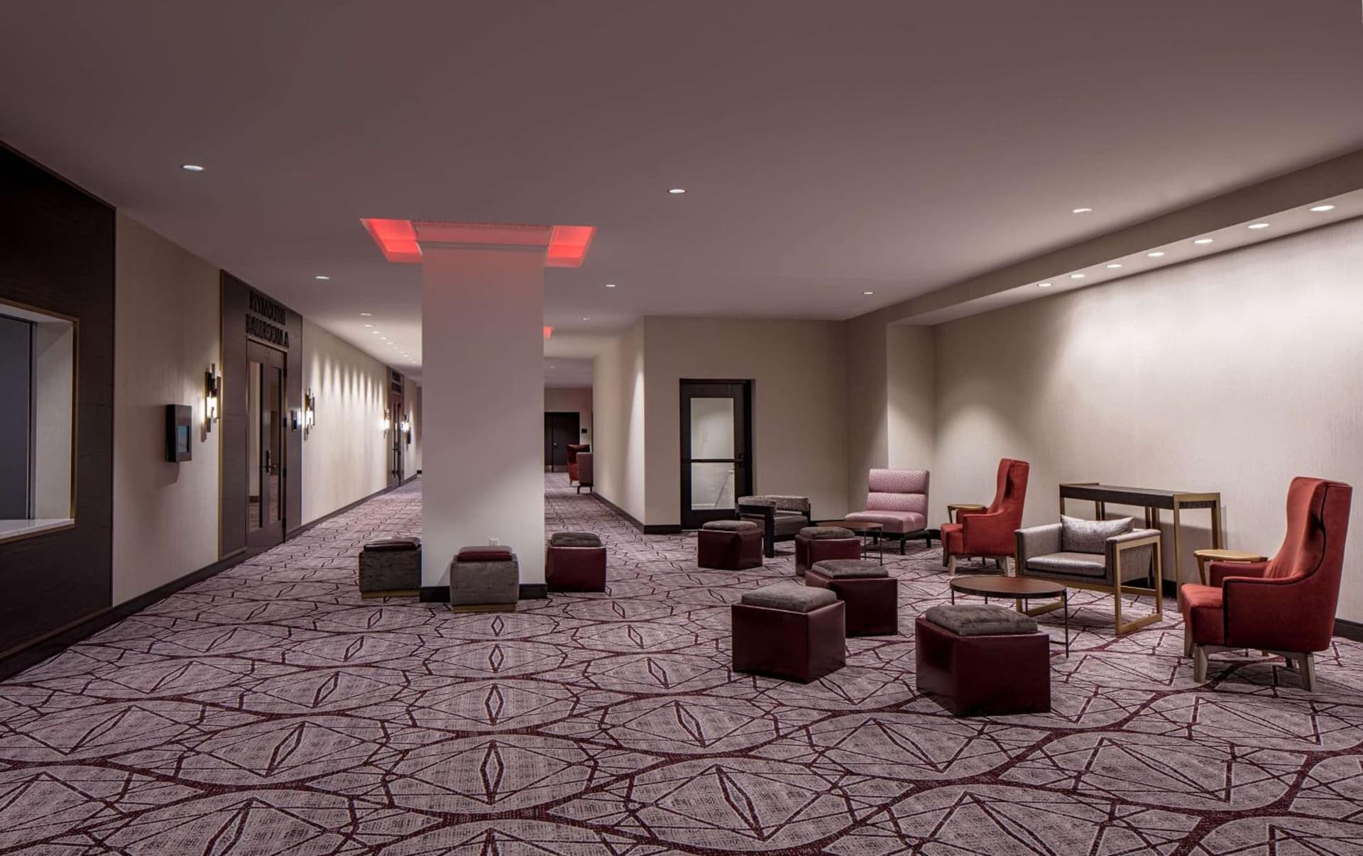 Embassy Suites By Hilton Minneapolis Downtown Hotel gallery photo in Minneapolis, MN — image 10