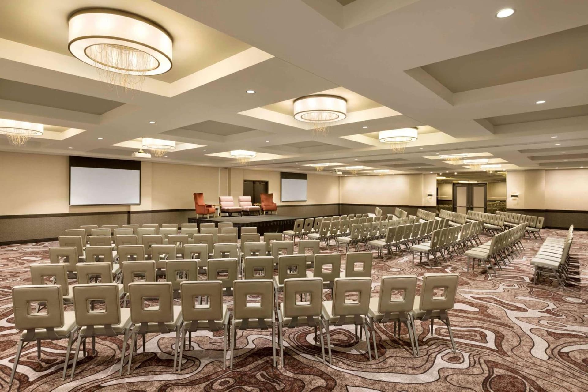 Embassy Suites By Hilton Minneapolis Downtown Hotel gallery photo in Minneapolis, MN — image 32