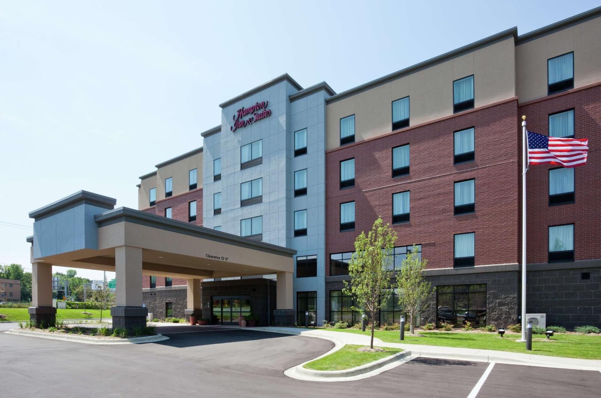 Hampton Inn & Suites Minneapolis West/ Minnetonka interior in Minnetonka, MN — gallery photo 2