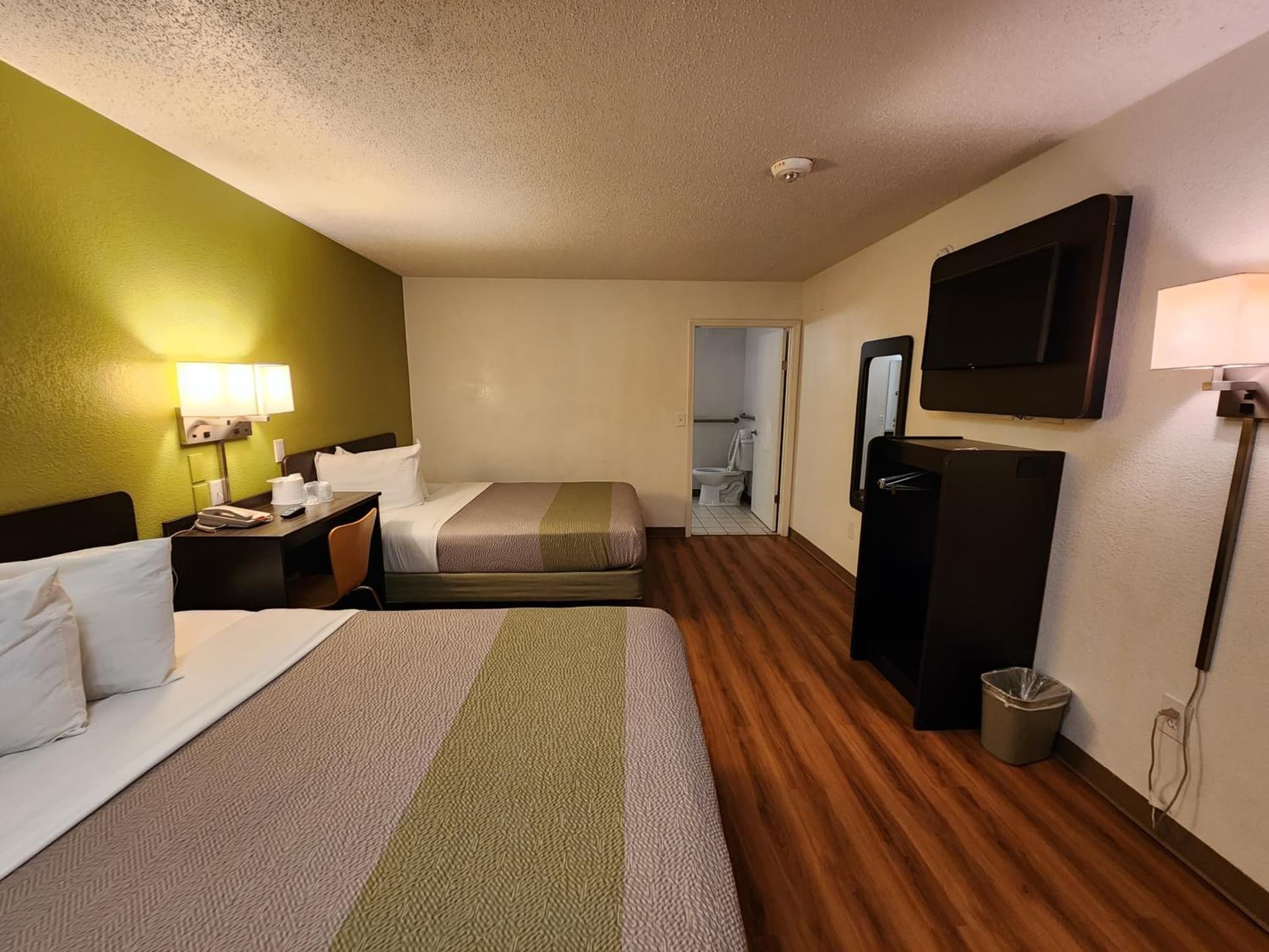 Motel 6-Baytown, TX - Baytown East interior in Baytown, TX — gallery photo 2