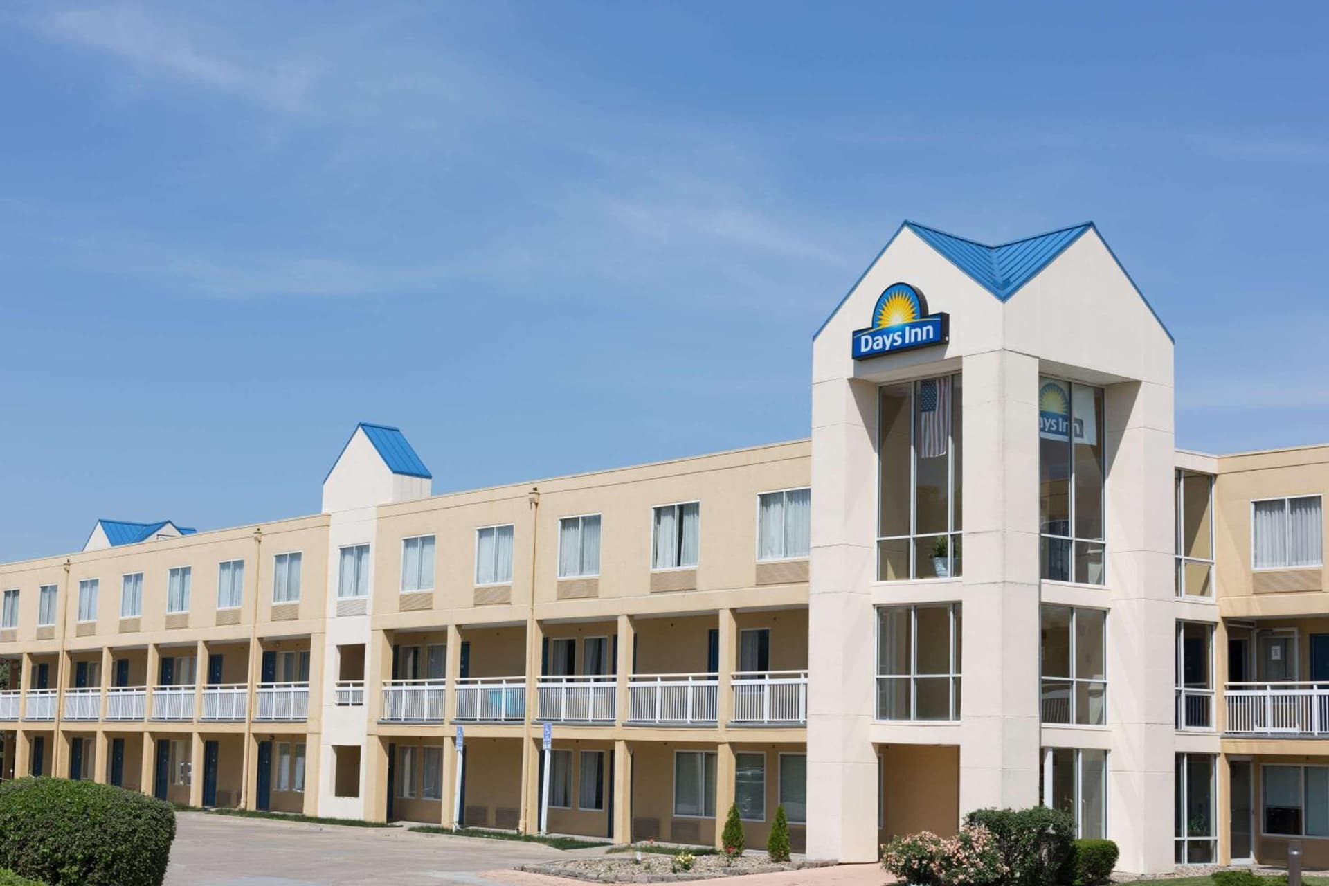 Days Inn by Wyndham West Des Moines - Clive featured exterior or lobby in Clive, IA — similar hotel