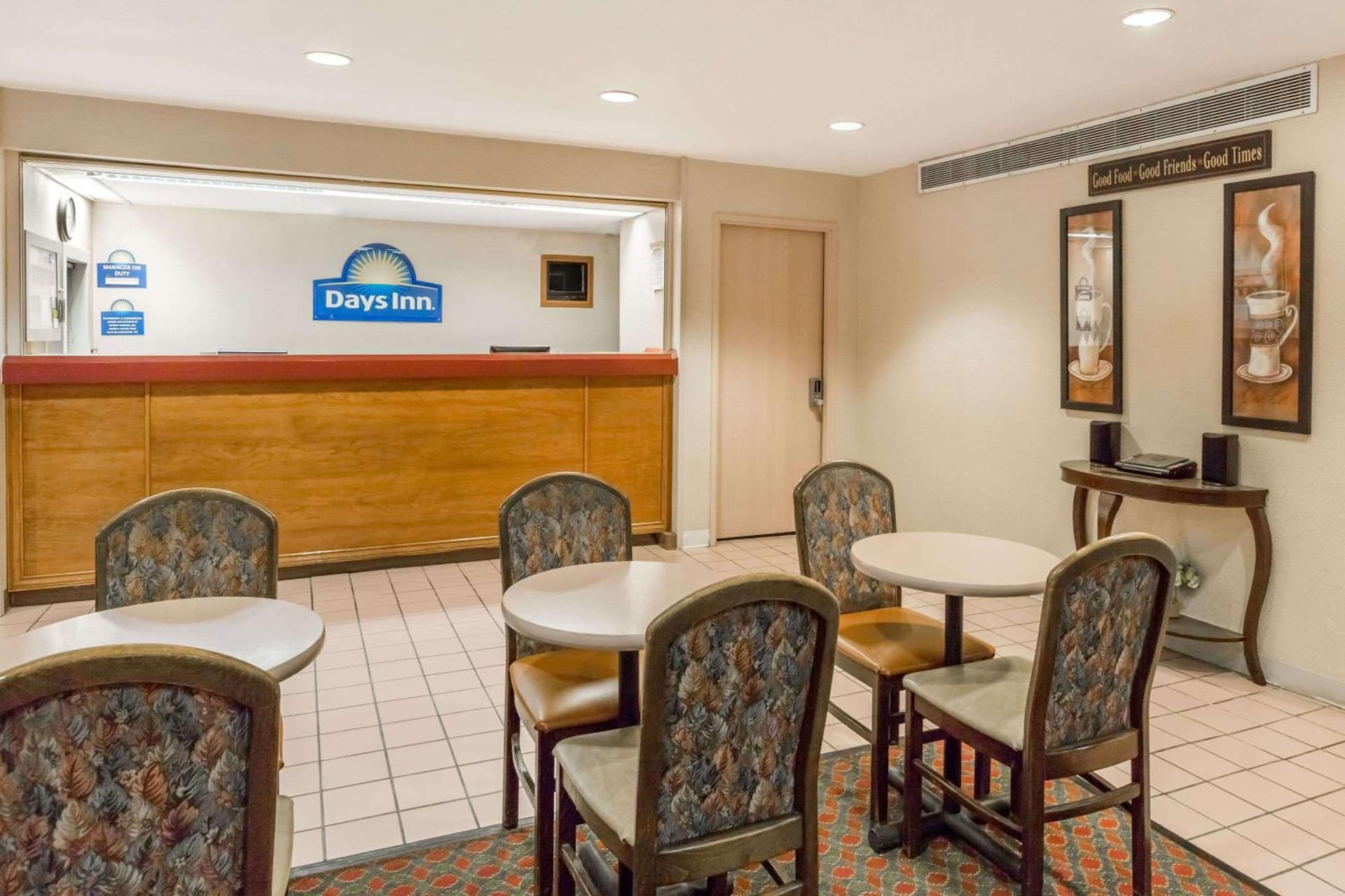 Days Inn by Wyndham West Des Moines - Clive property views in Clive, IA — gallery photo 3