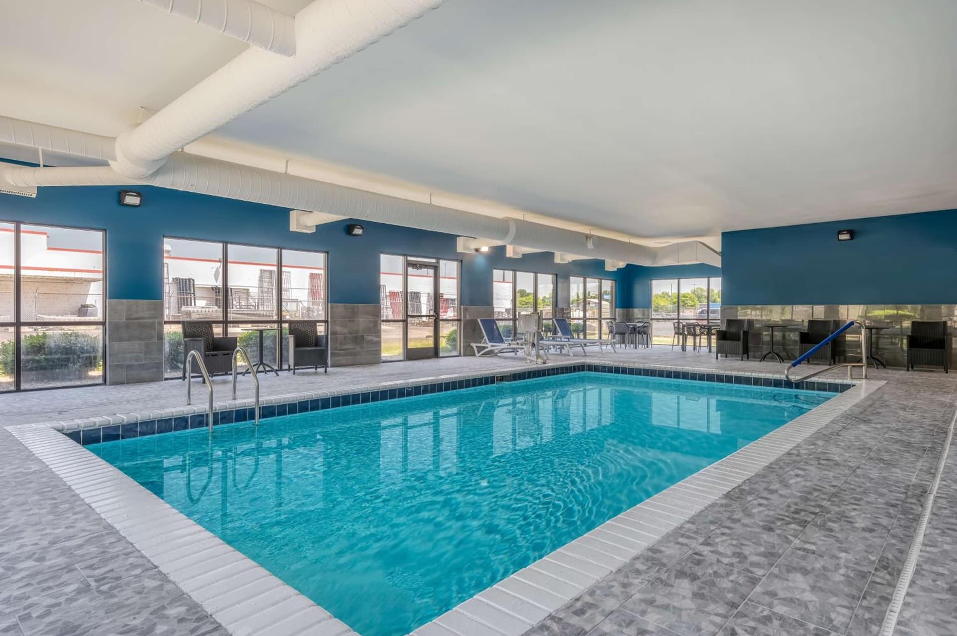 Hampton Inn New Philadelphia gallery photo in New Philadelphia, OH — image 15