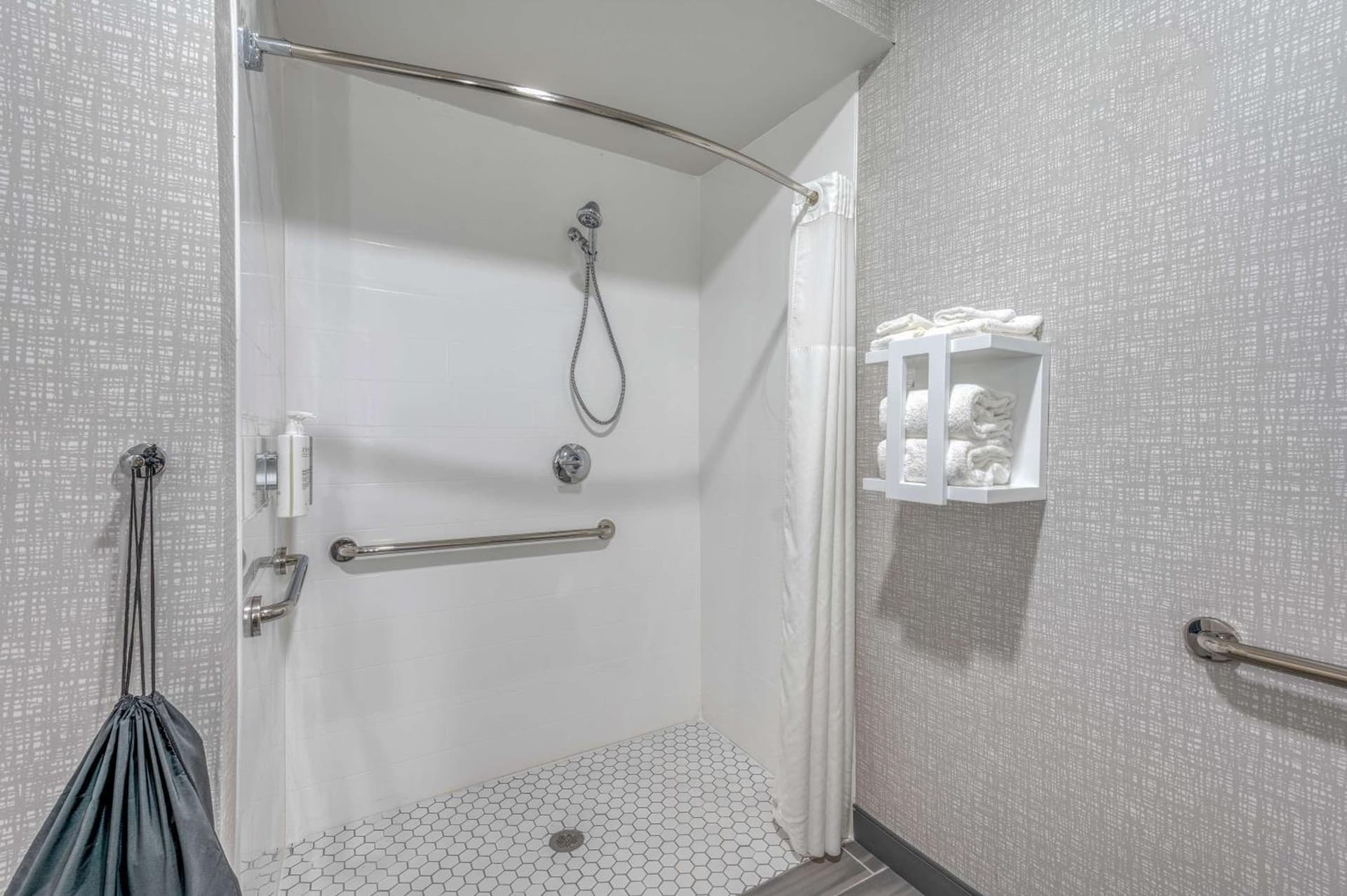 Hampton Inn New Philadelphia gallery photo in New Philadelphia, OH — image 9