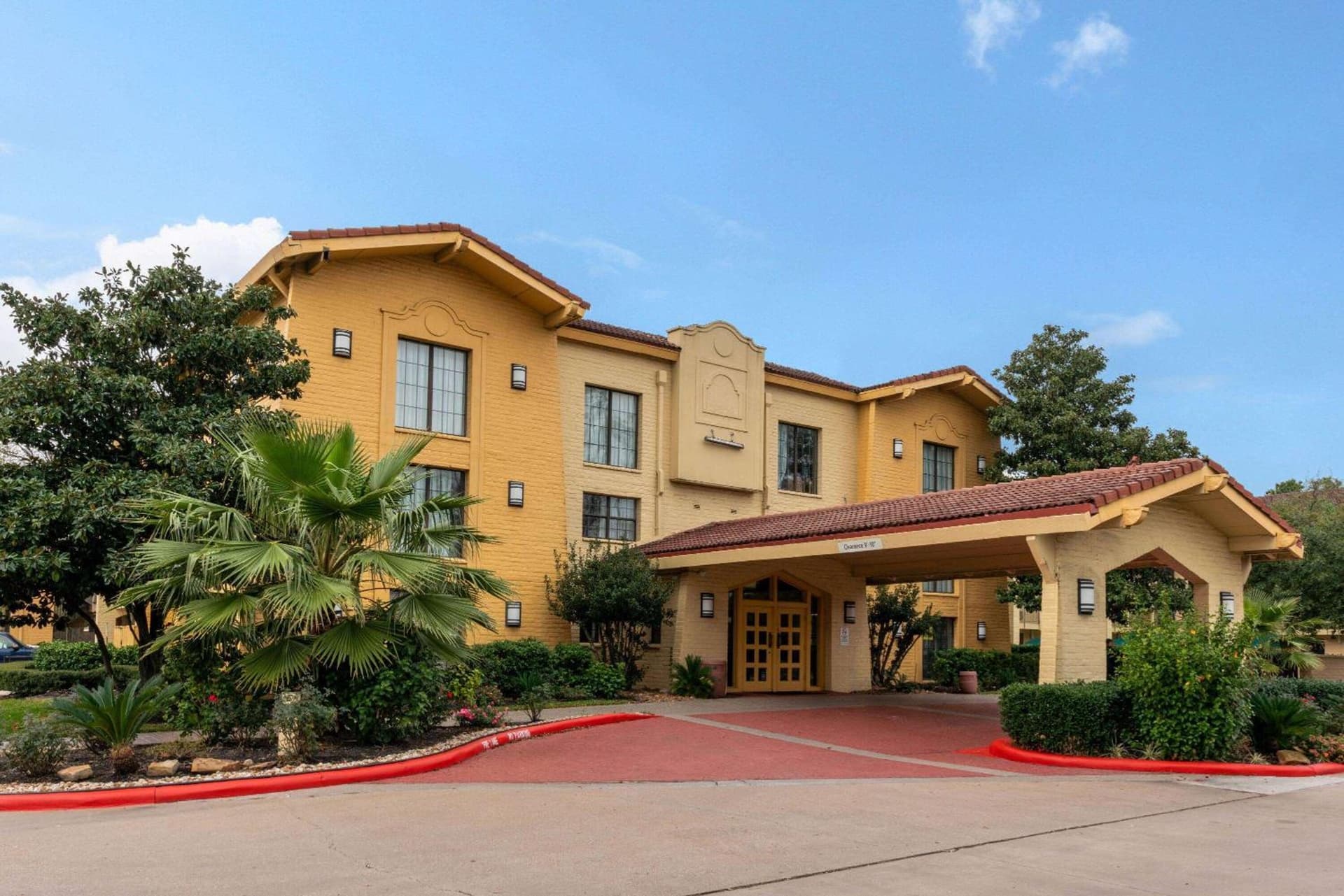 Super 8 by Wyndham The Woodlands North — hotel in The Woodlands, Texas