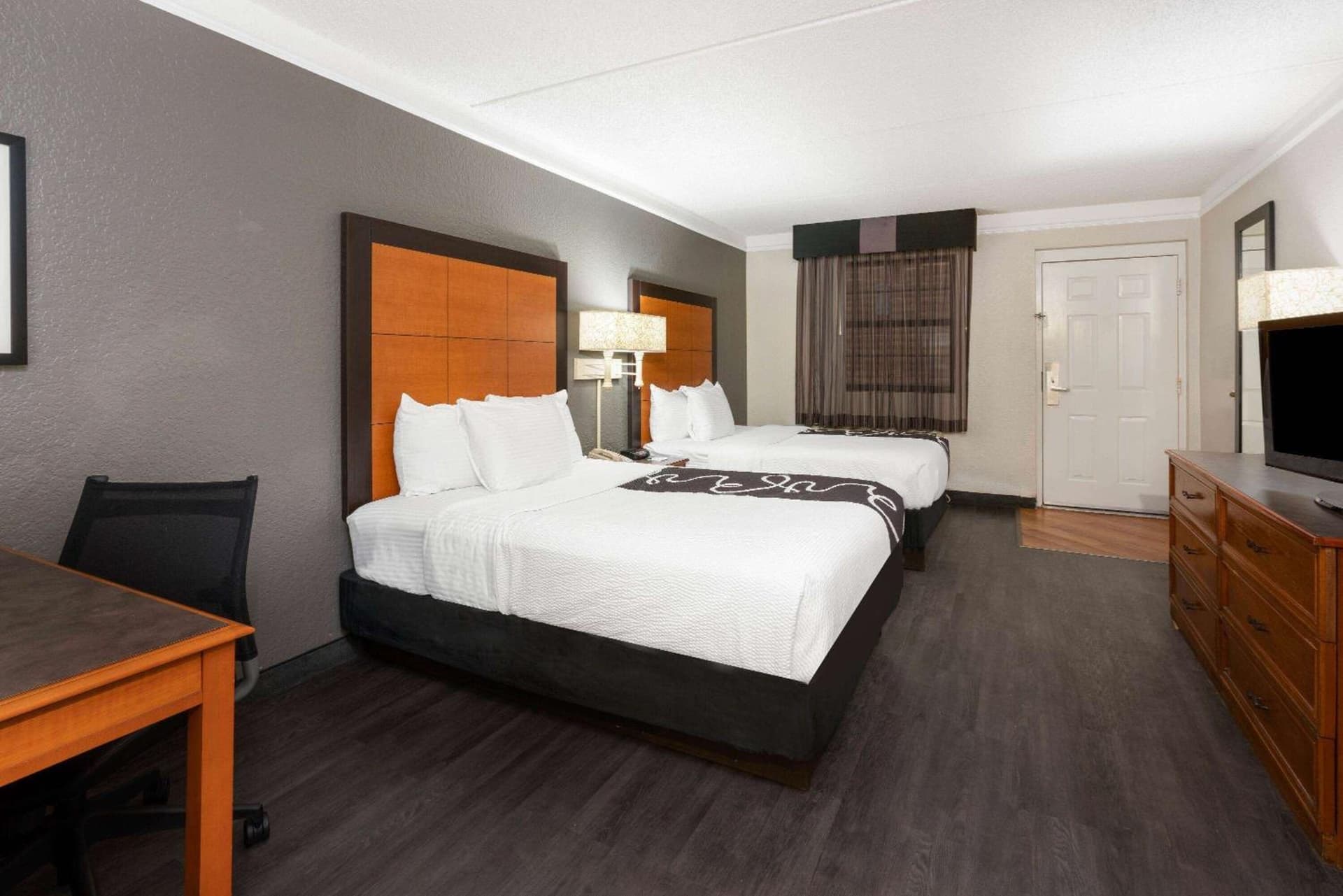 Super 8 by Wyndham The Woodlands North gallery photo in The Woodlands, TX — image 26