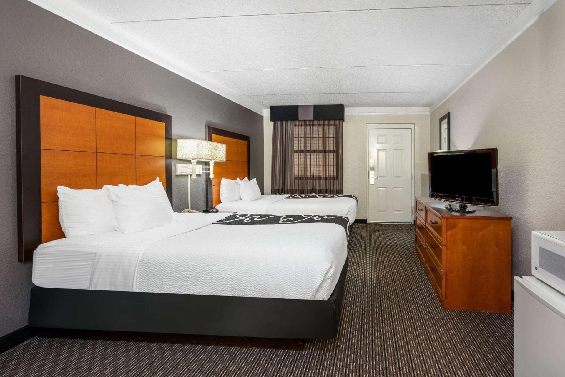 Super 8 by Wyndham The Woodlands North interior in The Woodlands, TX — gallery photo 2