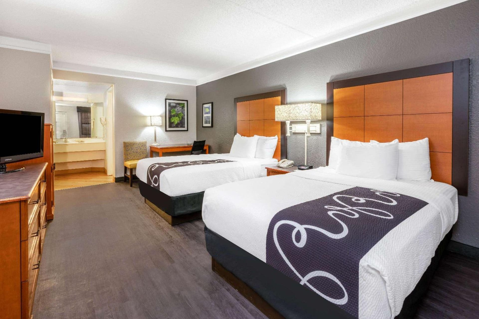 Super 8 by Wyndham The Woodlands North gallery photo in The Woodlands, TX — image 20
