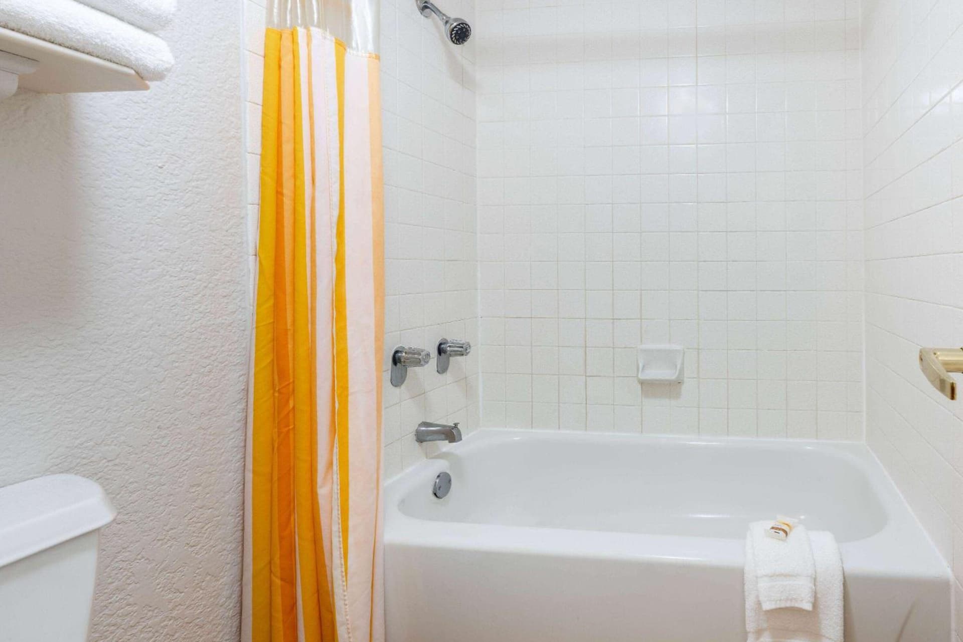 Super 8 by Wyndham The Woodlands North gallery photo in The Woodlands, TX — image 29
