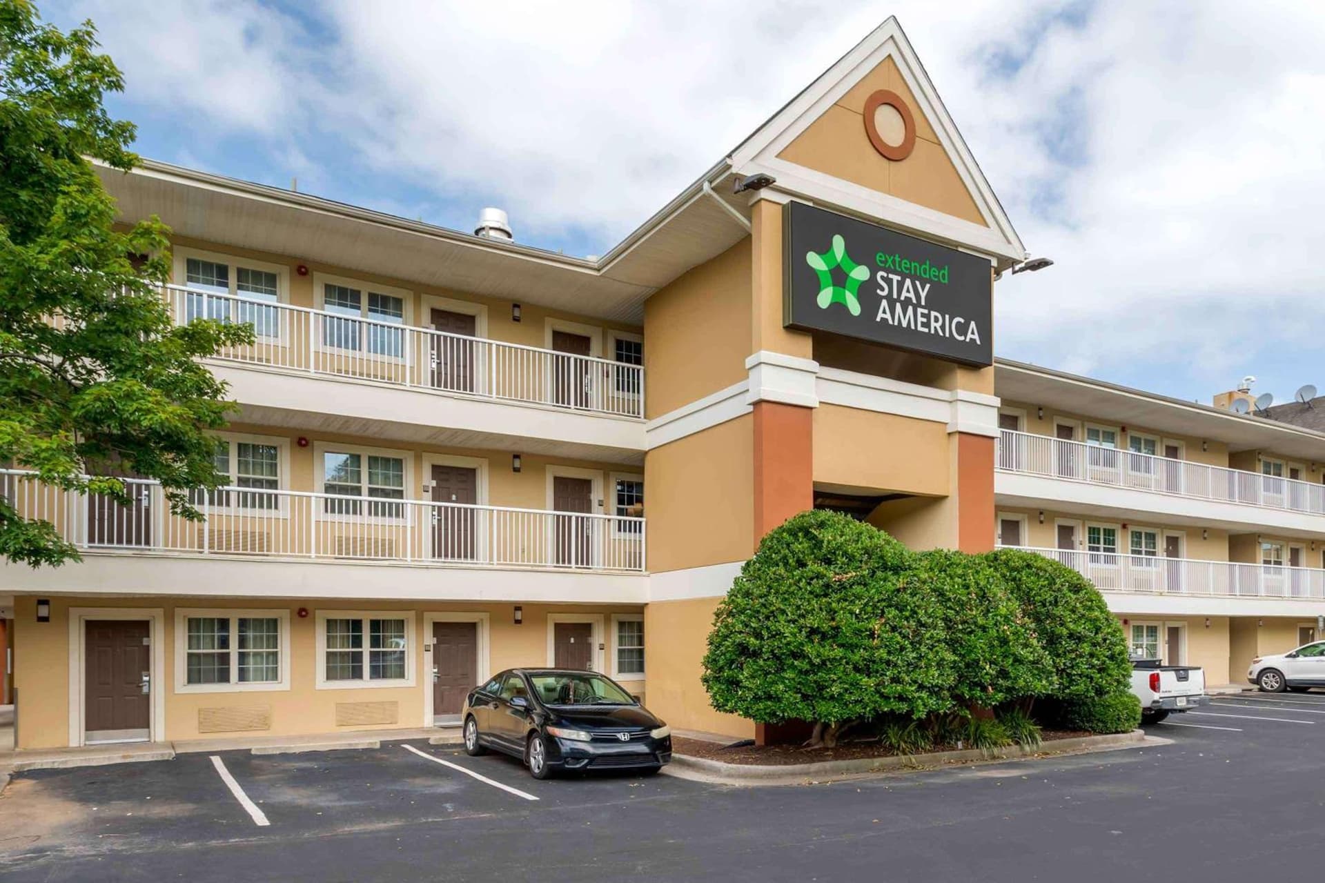 Extended Stay America Select Suites - Chattanooga - Airport featured exterior or lobby in Chattanooga, TN — similar hotel