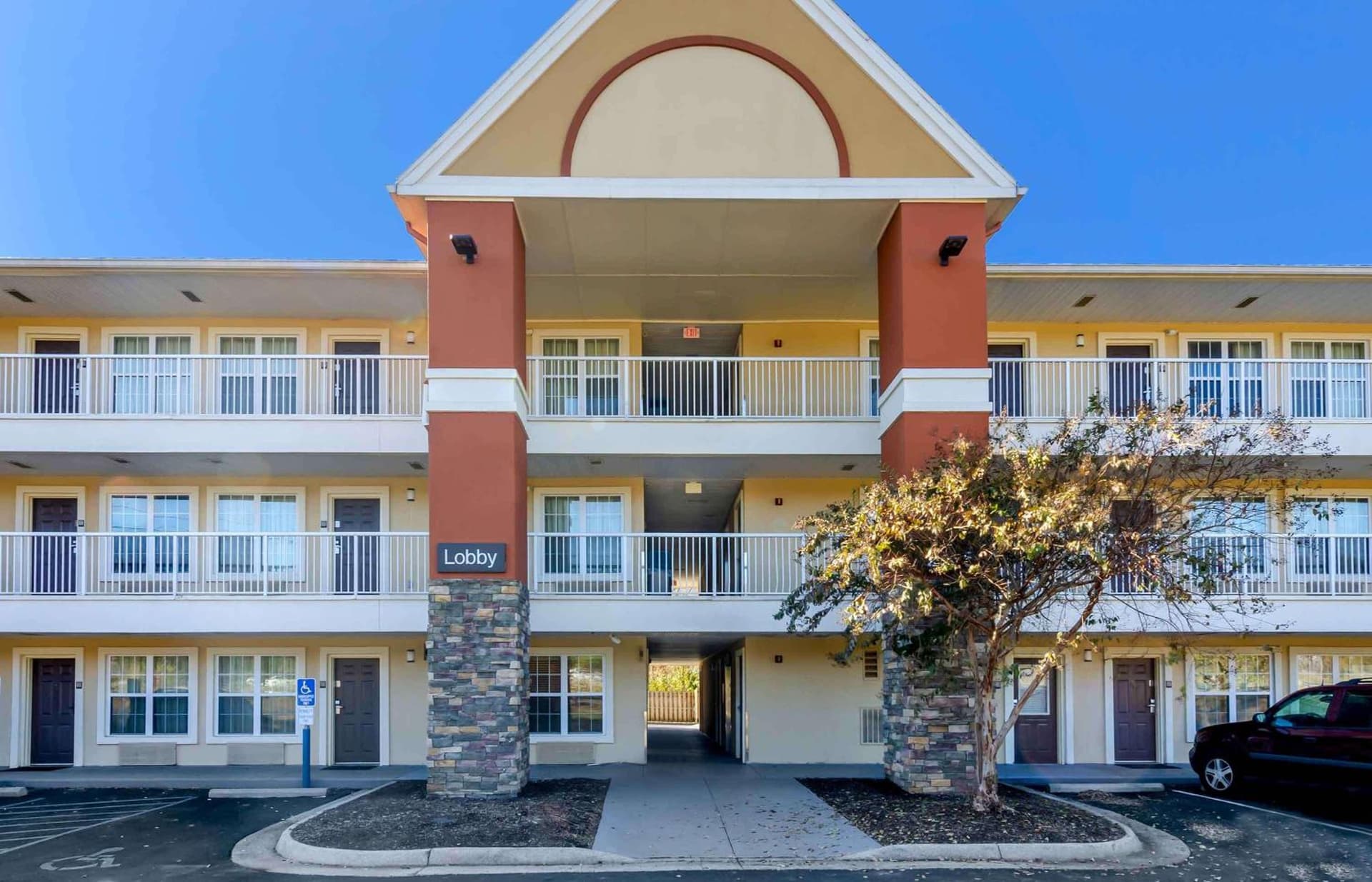 Extended Stay America Select Suites - Roanoke - Airport interior in Roanoke, VA — gallery photo 2