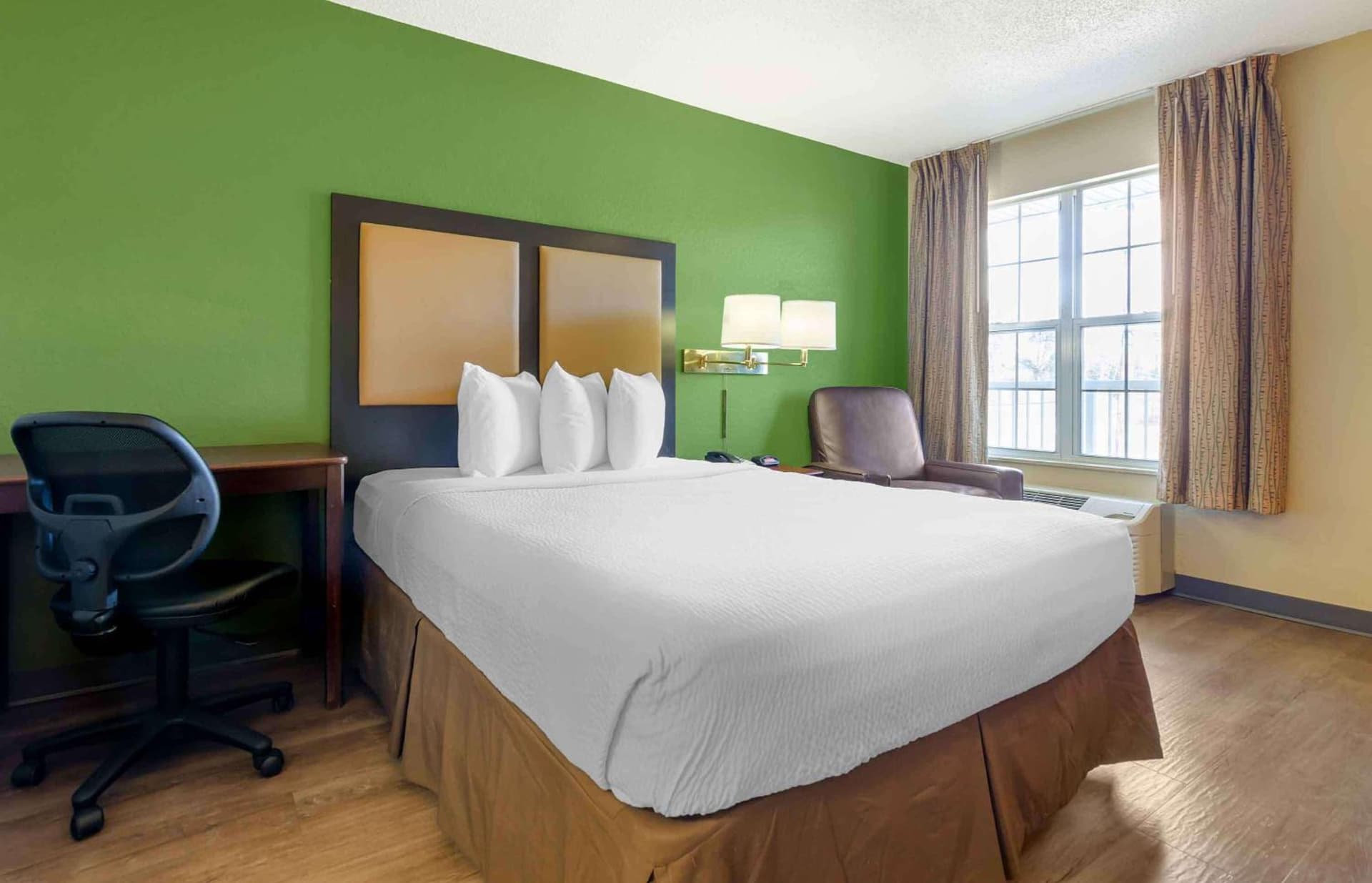 Extended Stay America Select Suites - Roanoke - Airport gallery photo in Roanoke, VA — image 13