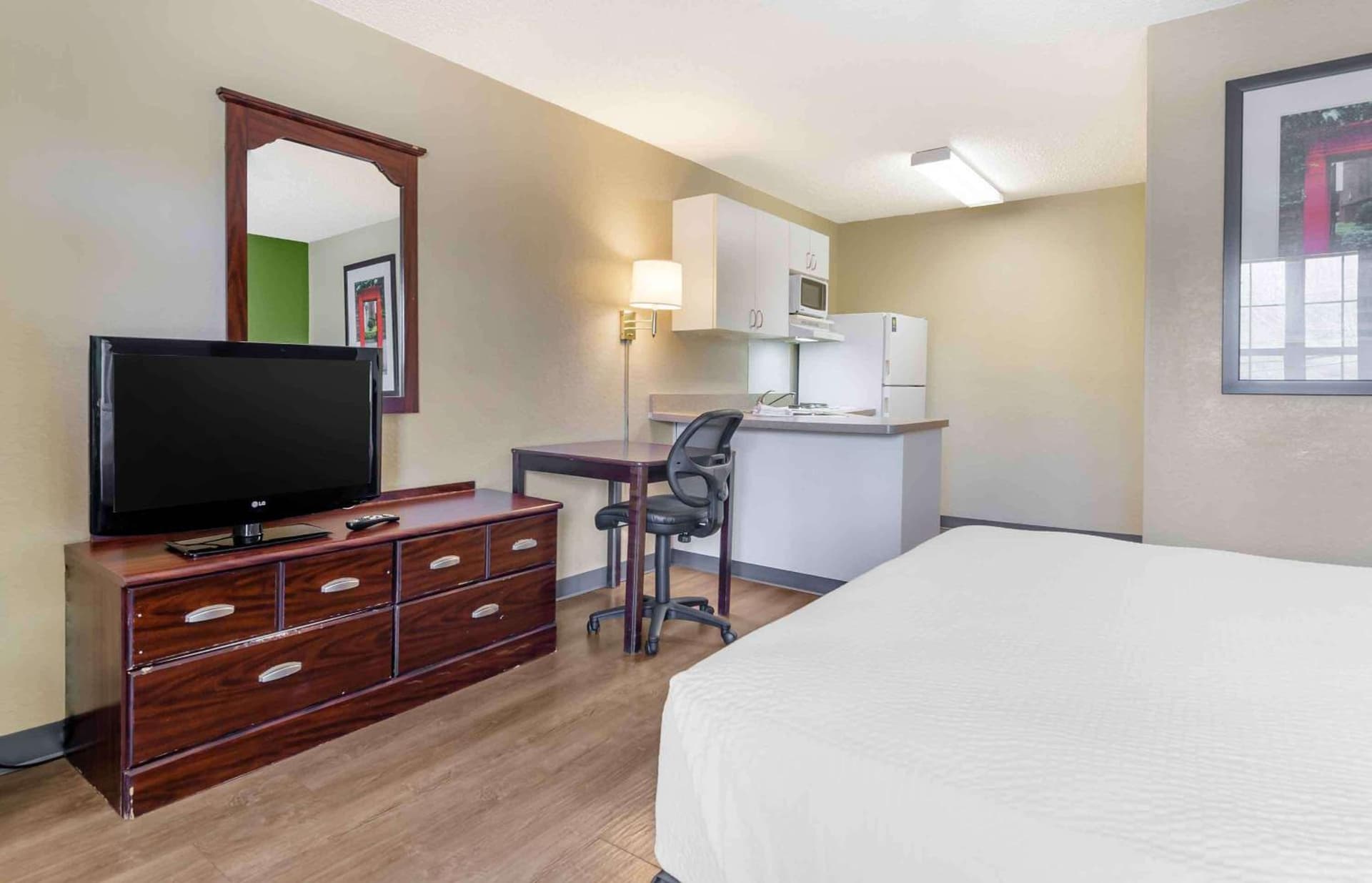 Extended Stay America Select Suites - Roanoke - Airport gallery photo in Roanoke, VA — image 5