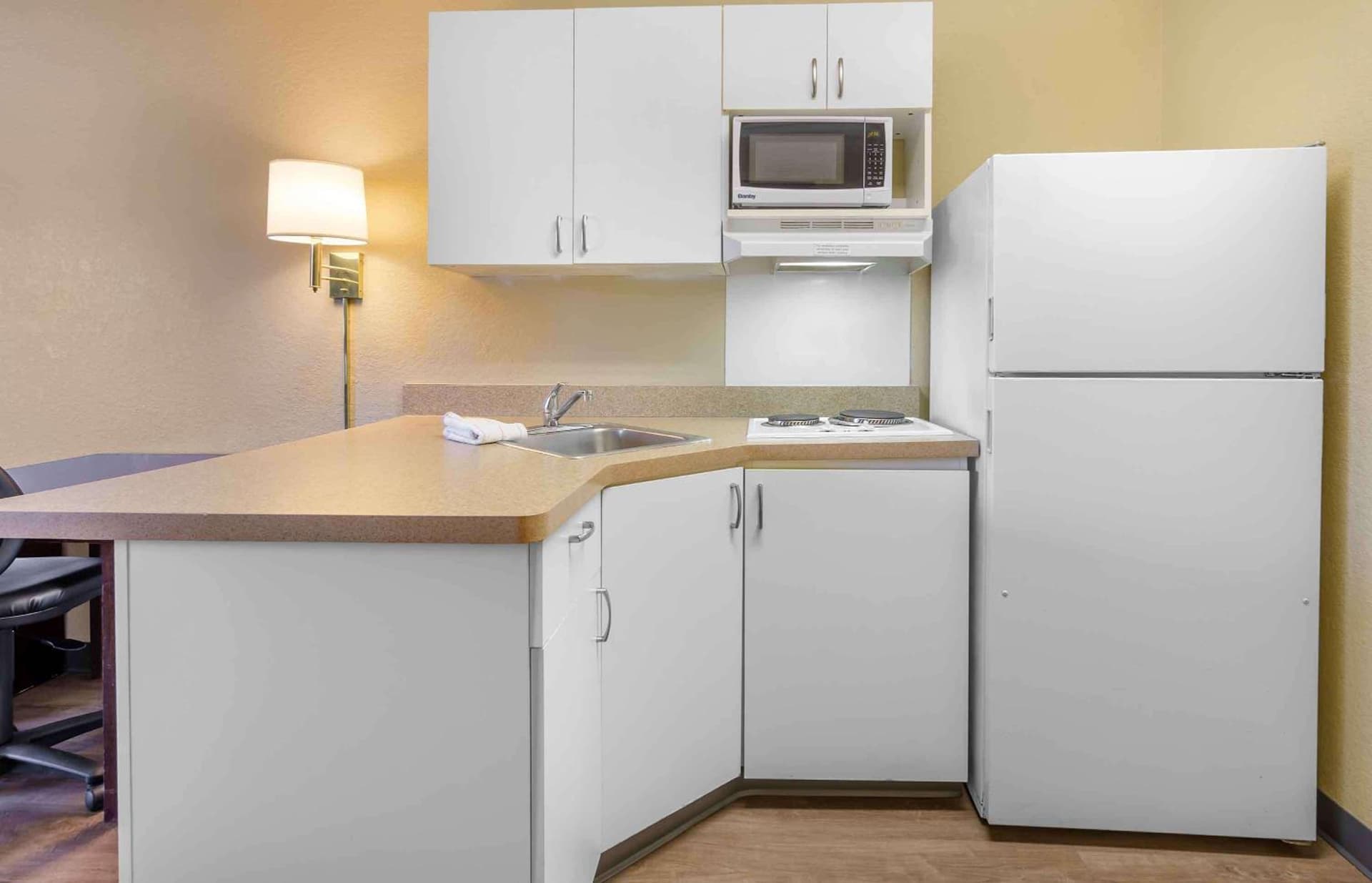 Extended Stay America Select Suites - Roanoke - Airport gallery photo in Roanoke, VA — image 9